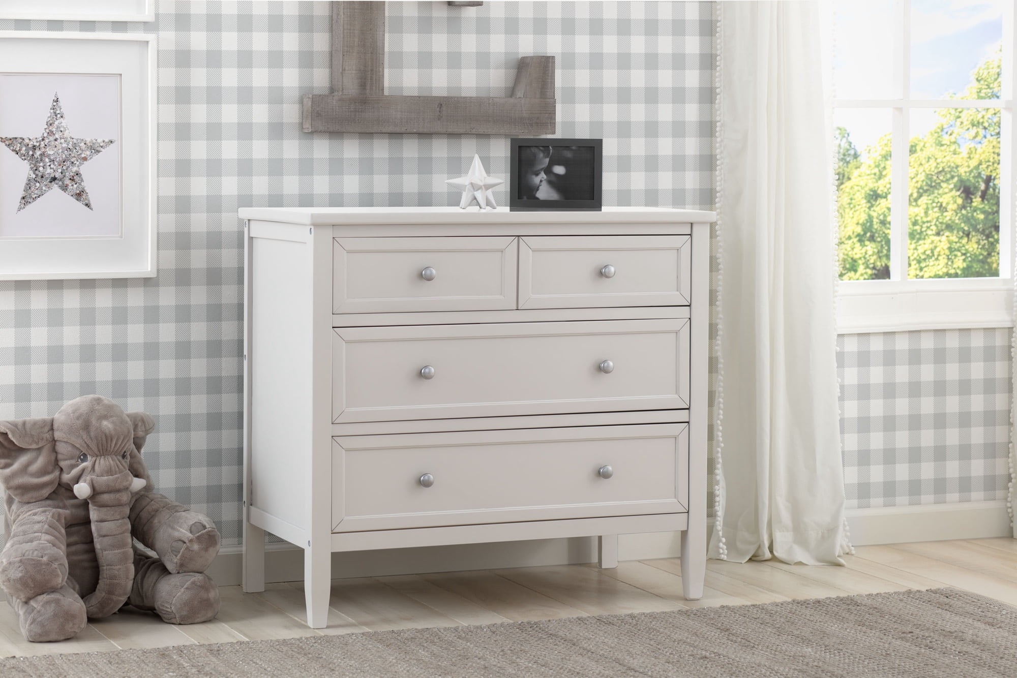 Delta Children Epic 3 Drawer Dresser with Interlocking Drawers (Bianca White, 36.5 in W x 18.75 in D x 33 in H) fdcij