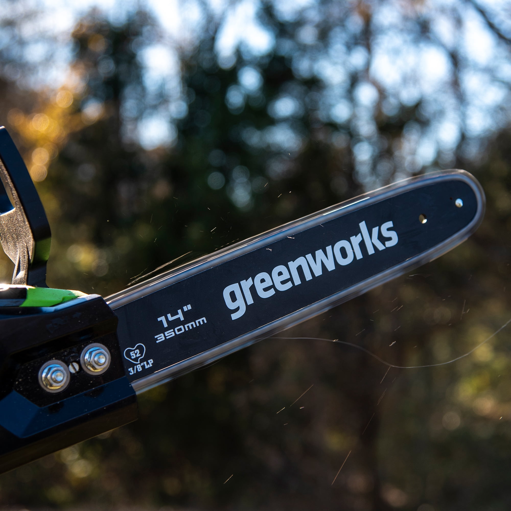 Greenworks 40V 14-inch Brushless Chainsaw Kit with 2.5 Ah Battery and Charger (Green, 14 in) 0sc9m