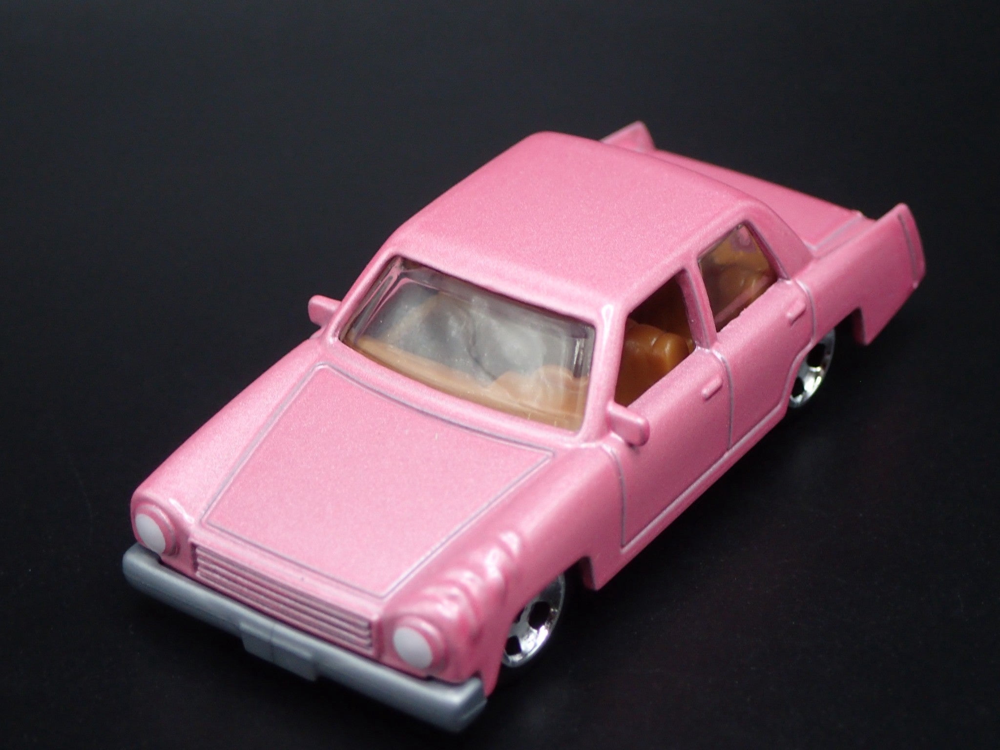 Hot Wheels 1973 Plymouth Valiant Simpsons Family Car Diecast Model (Pink, 1/64 Scale) nozbs