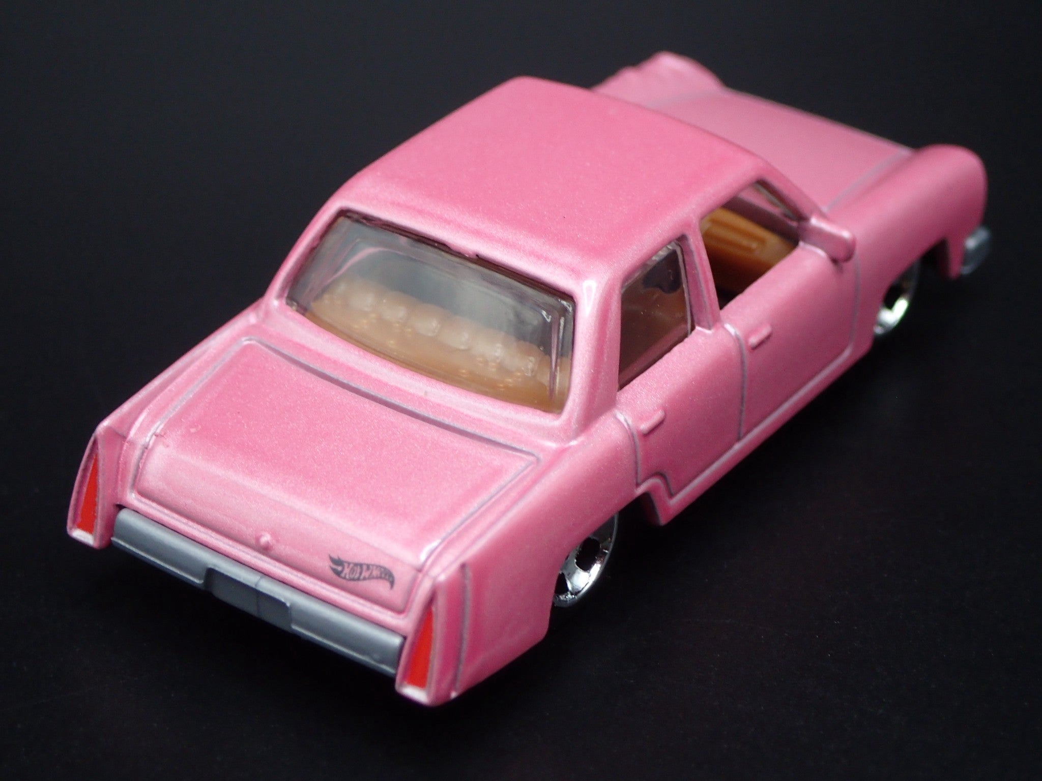 Hot Wheels 1973 Plymouth Valiant Simpsons Family Car Diecast Model (Pink, 1/64 Scale) nozbs