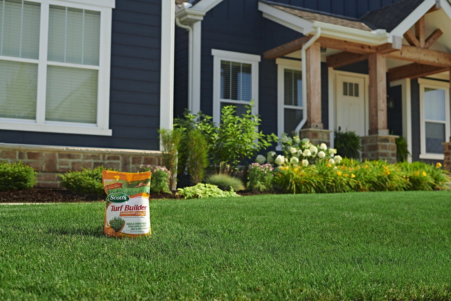 Scotts Turf Builder SummerGuard Lawn Food with Insect Killer (13.35 lb, 5,000 sq. ft.) 085lw