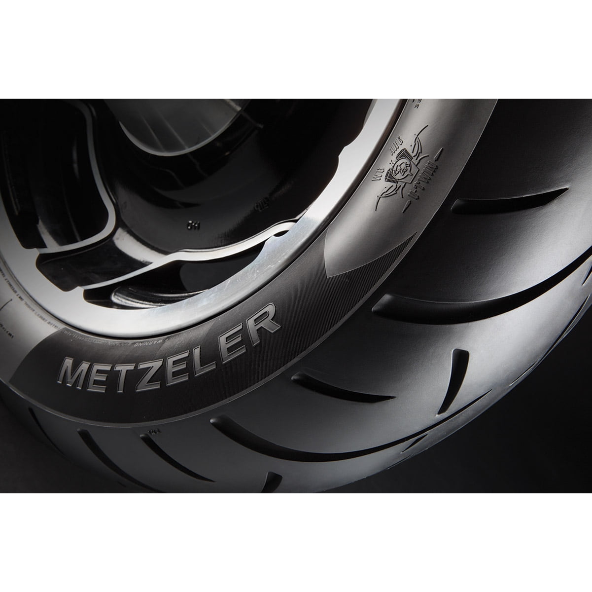Metzeler ME 888 Marathon Ultra Rear Motorcycle Tire (180/65B16) ojs65