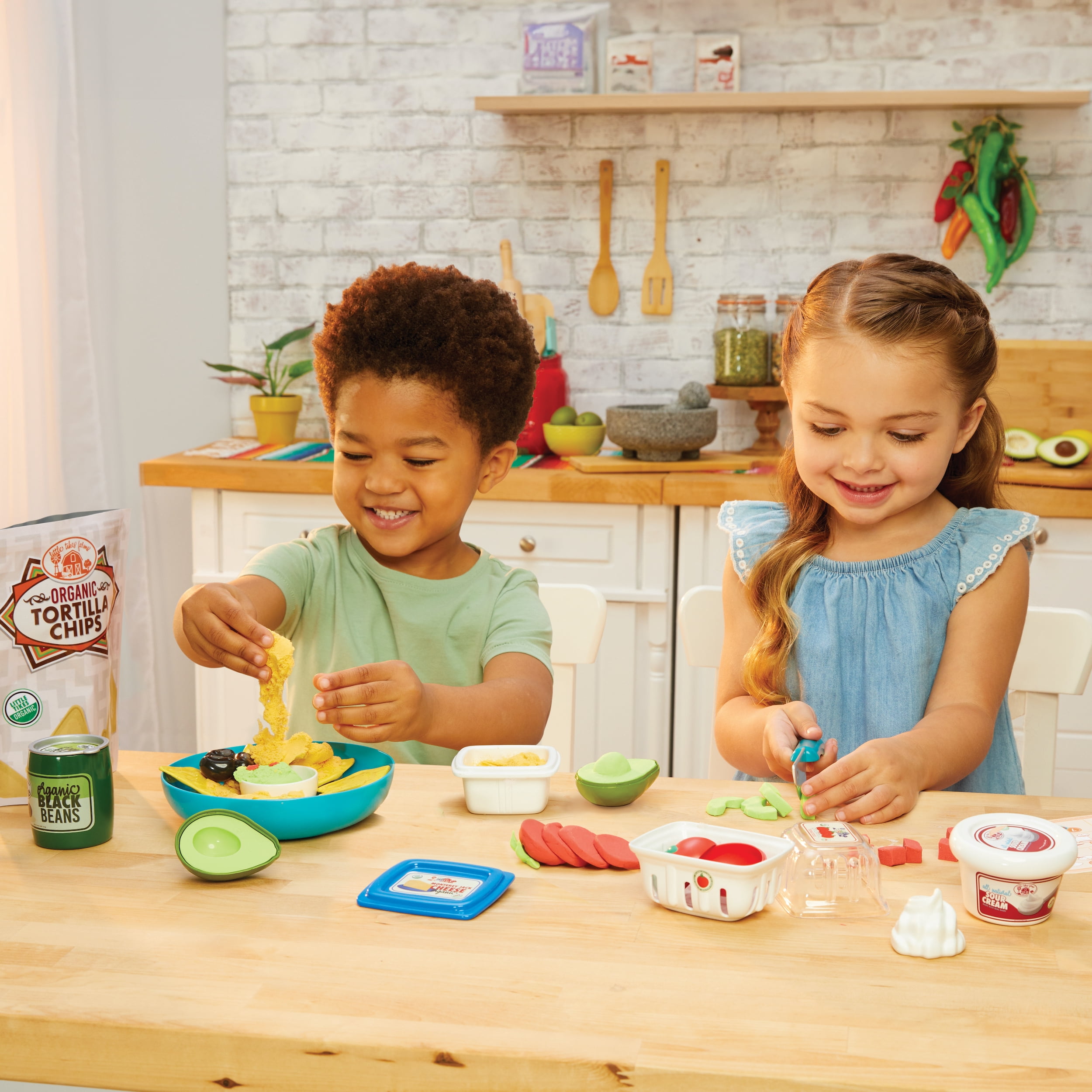 Little Tikes Creative Chefs Nacho Kit with Make-It Mix Play Sand (22 Accessories) so655