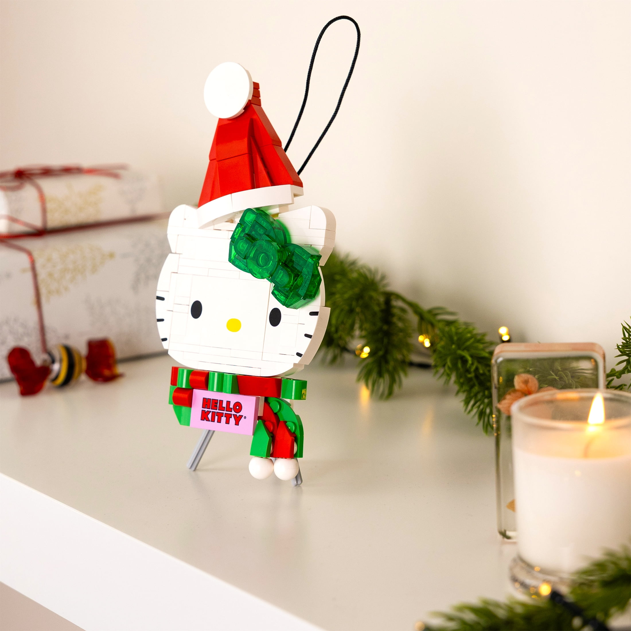 Brickcraft Hello Kitty Holiday Building Kit, Festive Sanrio Character Display Set (152 Piece Set) 0088p