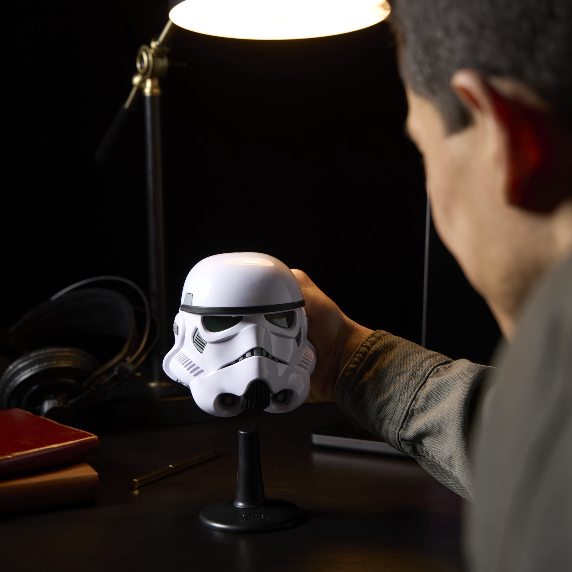 Star Wars The Black Series Stormtrooper Premium Mini Helmet for Display (White, 6 in) 351sv - Image 9