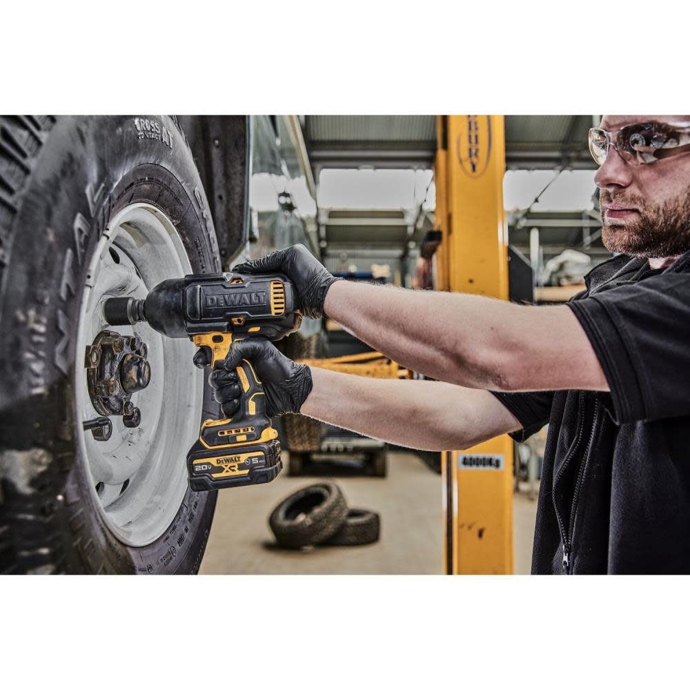 DEWALT 20V MAX XR High Torque Impact Wrench Kit with Hog Ring Anvil (2 Batteries, 5.0 Ah) 9e4kf