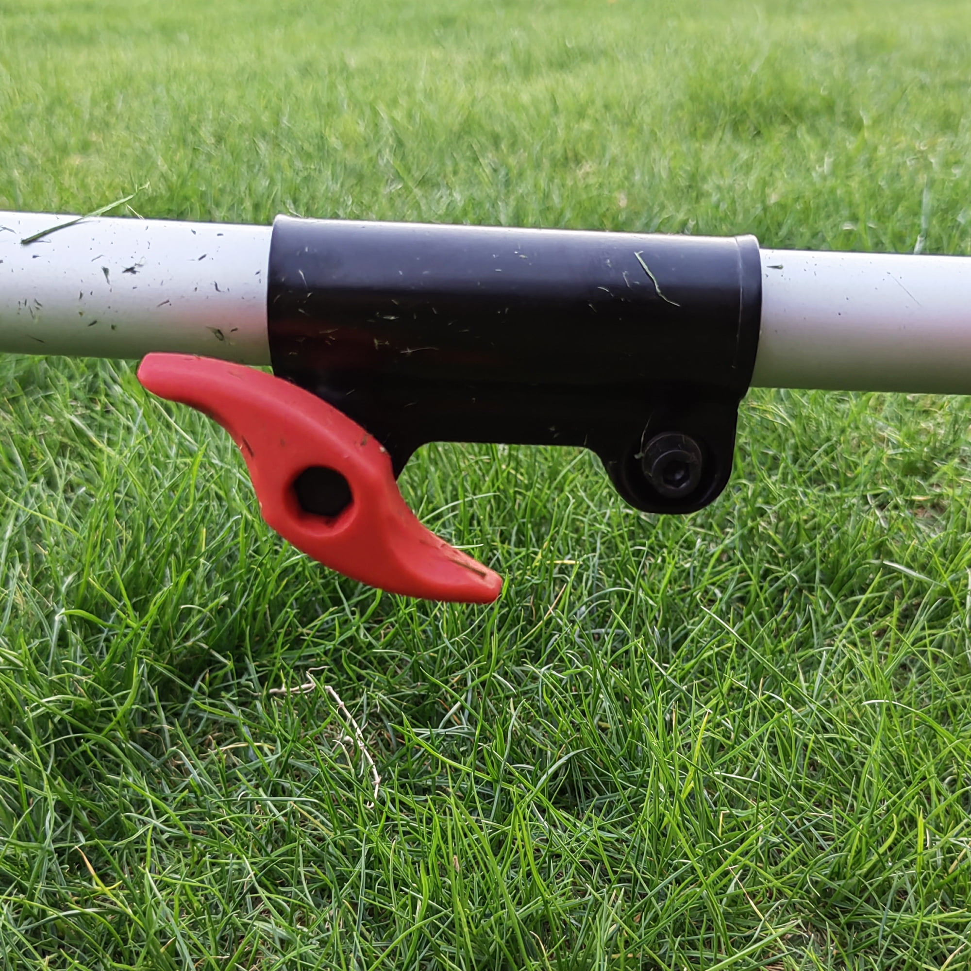 Hyper Tough 26cc 2-Cycle Gas Powered Straight Shaft String Trimmer (18 in Cutting Swath) cs3b1