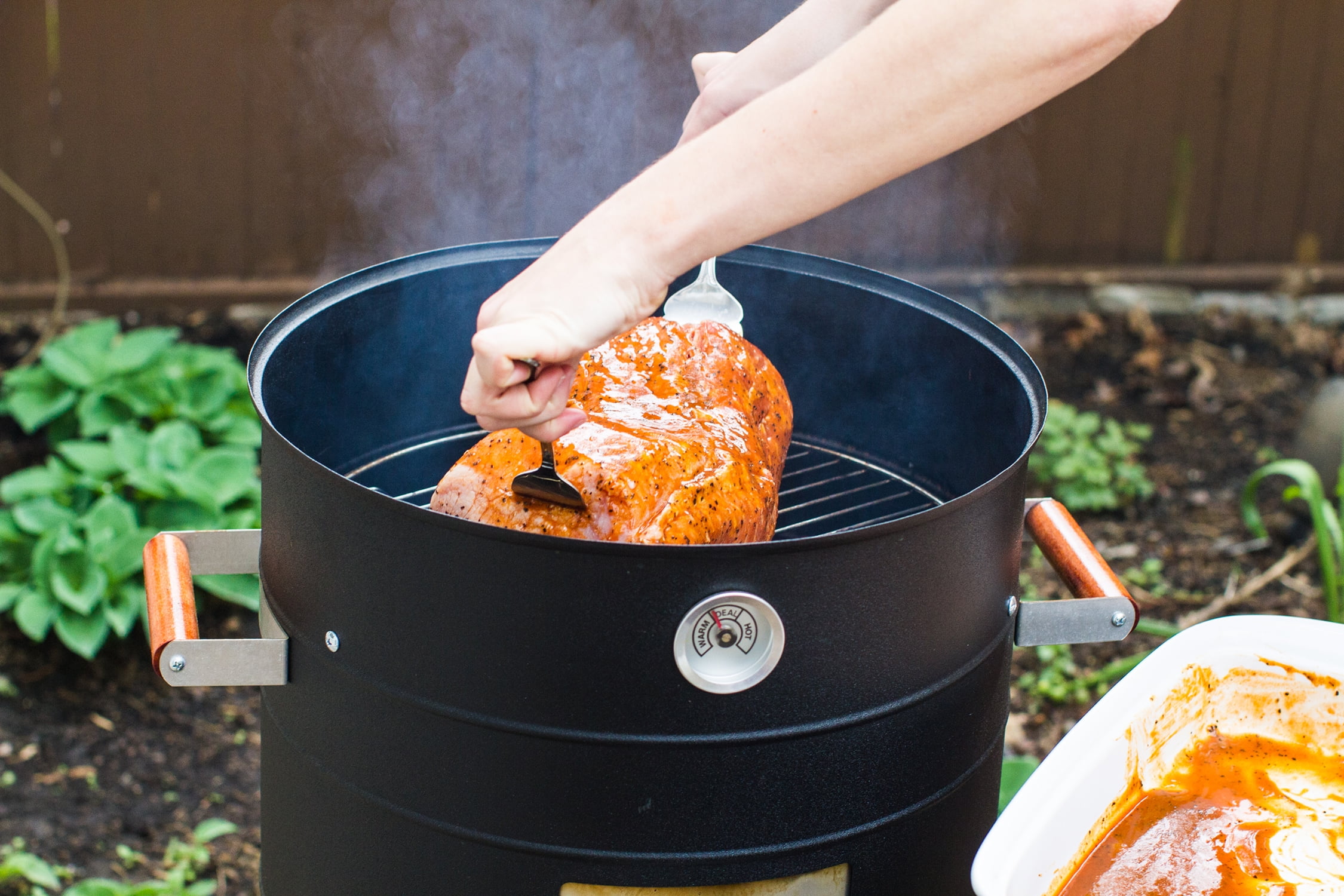 Americana Grills 2-In-1 Charcoal Water Smoker and Portable Grill (Black, 351 sq in) 0oyjt