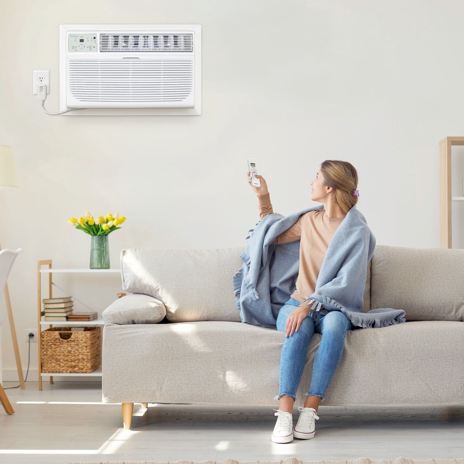 Keystone 12,000 BTU Through-the-Wall Air Conditioner with Remote Control (White, 550 sq. ft.) vuydk