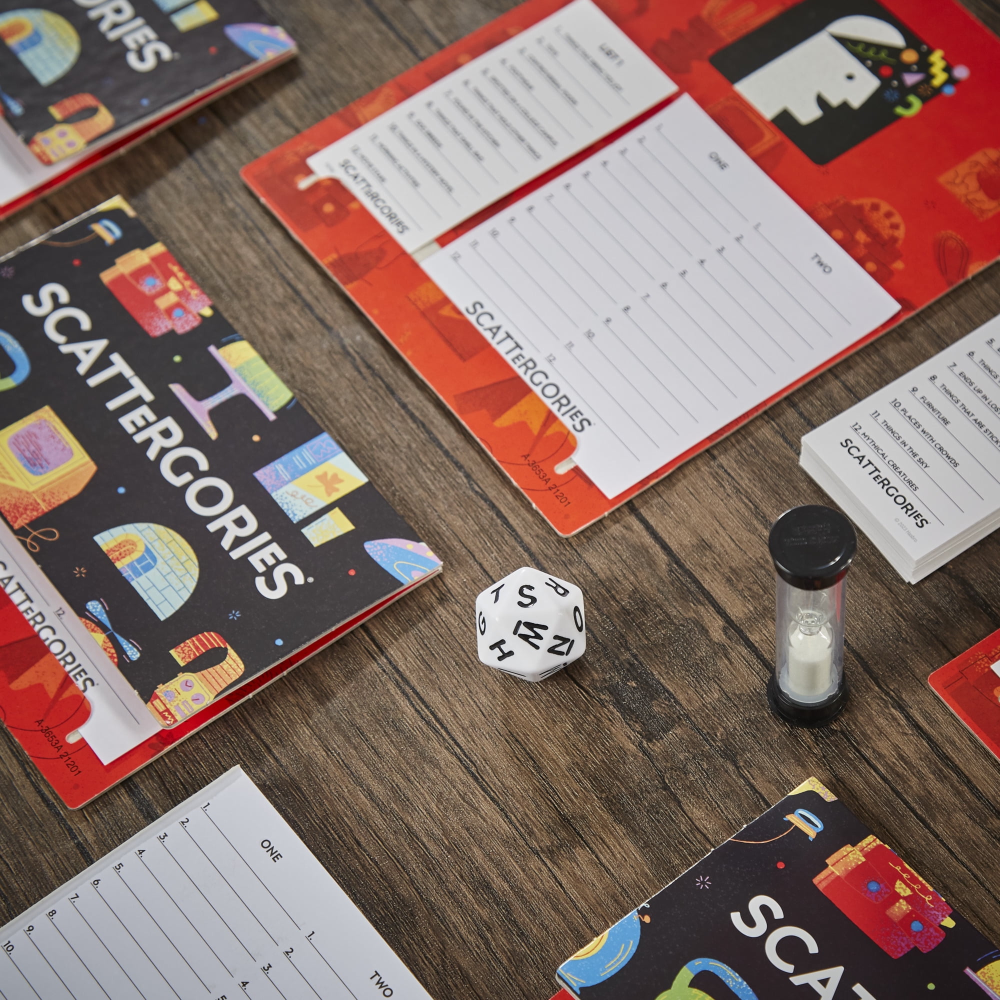 Scattergories Classic Party Game for Groups and Families (1 Game Set) rmgbh