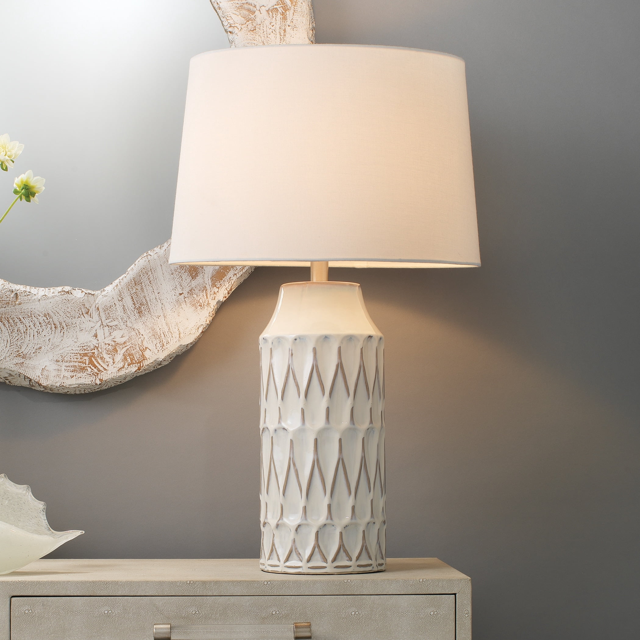 J&D Designs Dalia Traditional Ceramic Table Lamp with Linen Shade (White Patterned, 8 ft Cord) q9m9h