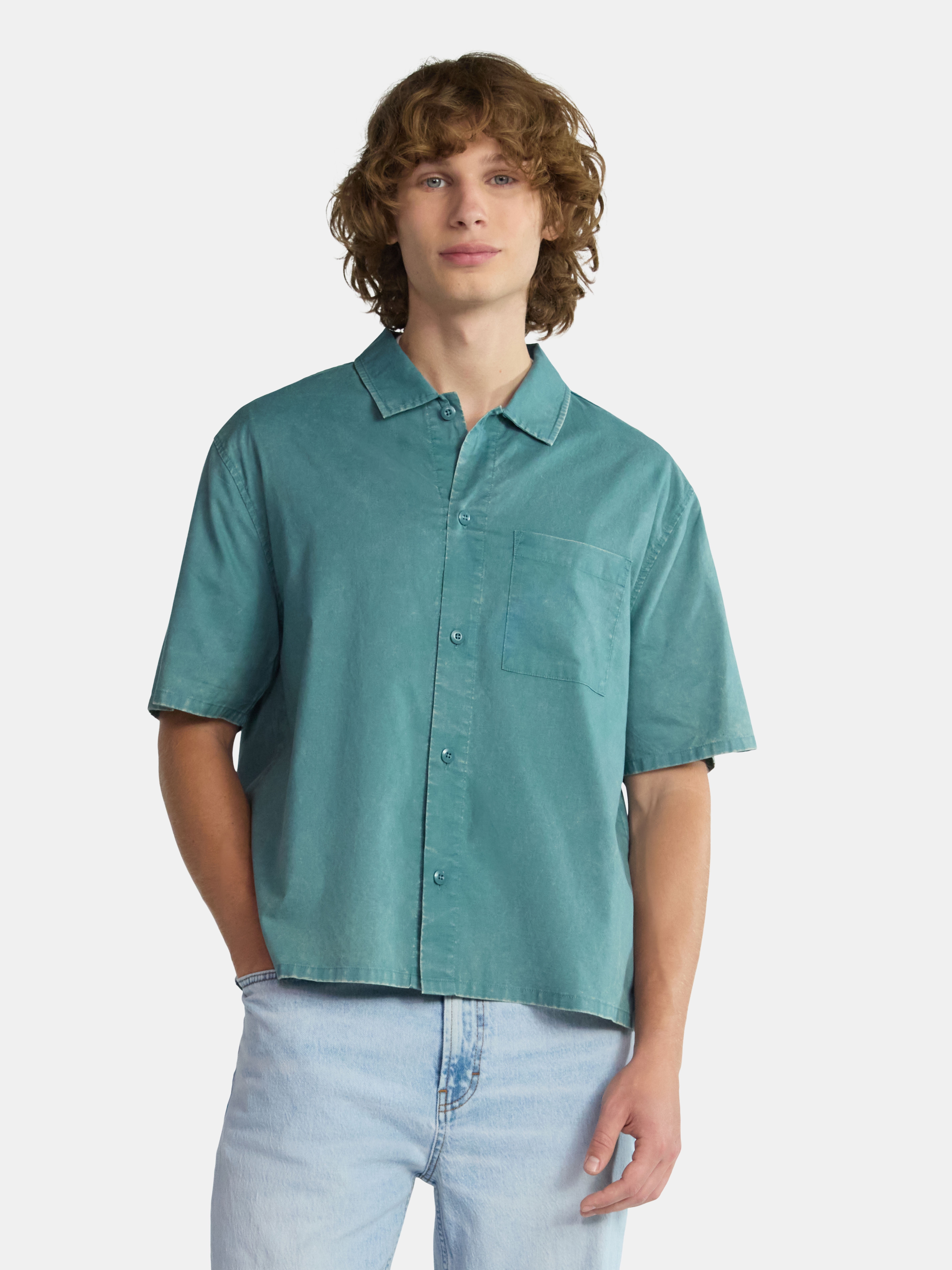 No Boundaries Men's Short Sleeve Boxy Button Down Shirt (Solid, M) bpv79