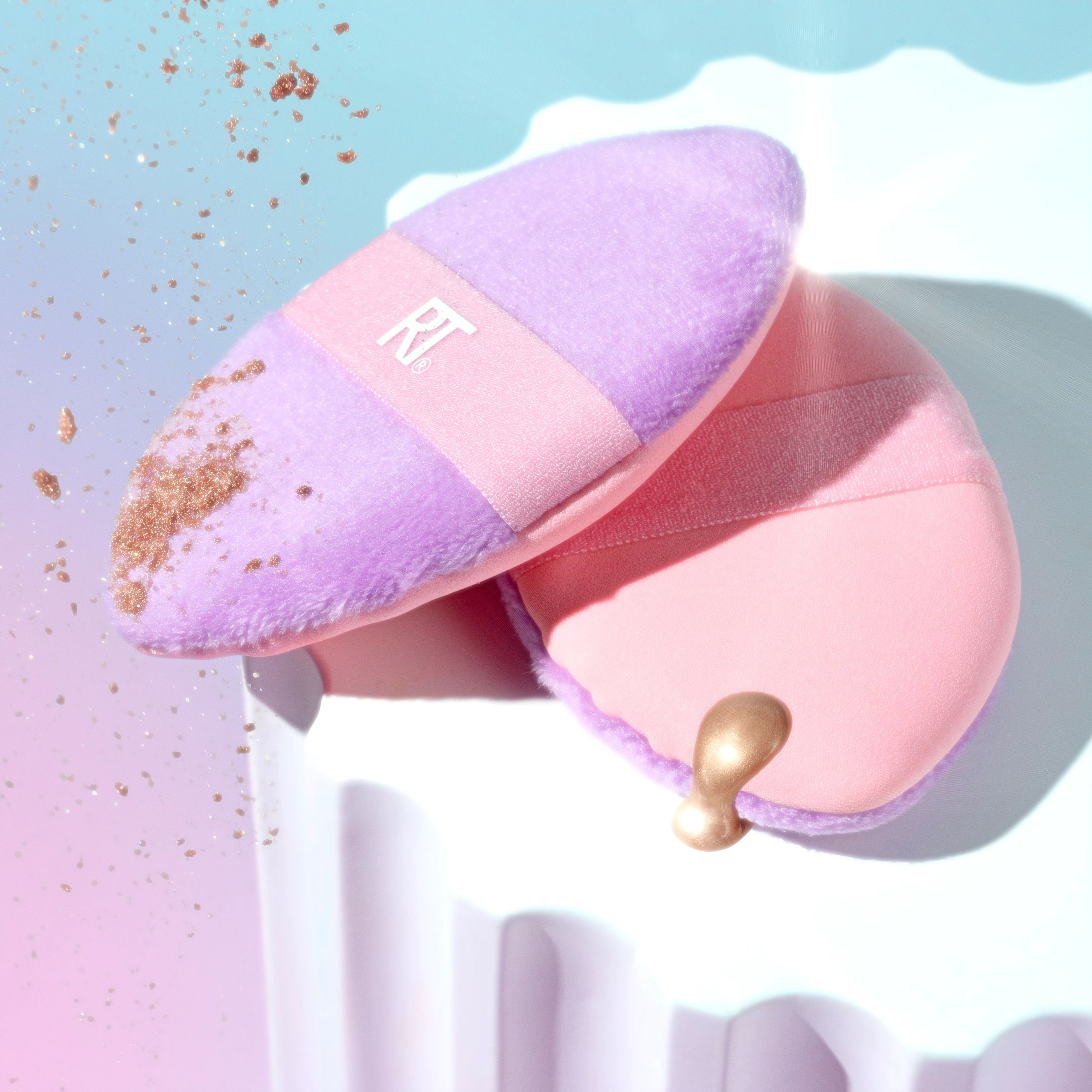 Real Techniques Pastel Pop Miracle 2-In-1 Powder Puff, Dual-Sided Makeup Applicator for Liquid and Powder (Pink, 1 Count) mrls6