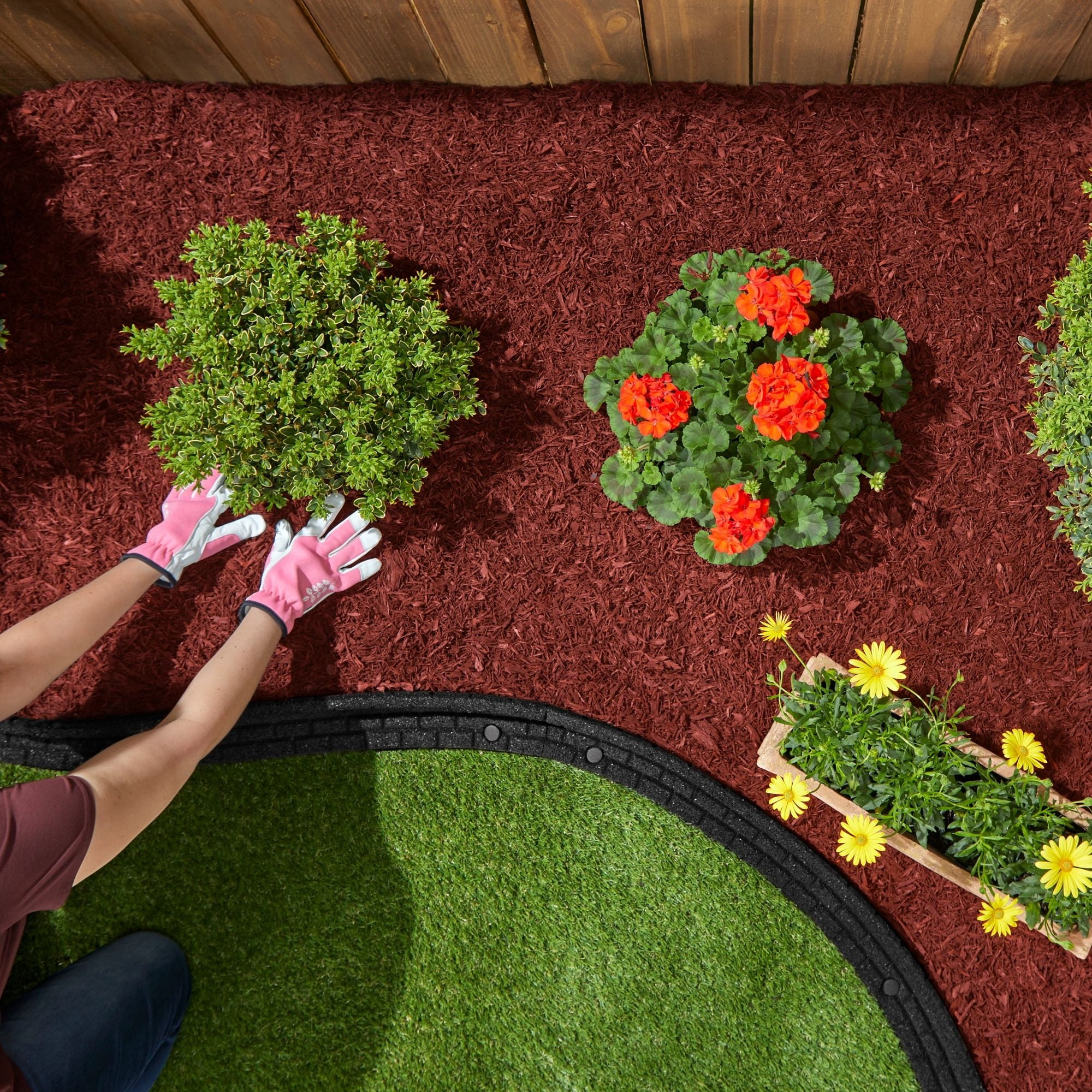 GroundSmart Shredded Rubber Mulch for Landscaping and Playgrounds (Red, 1.5 cu ft) ly172