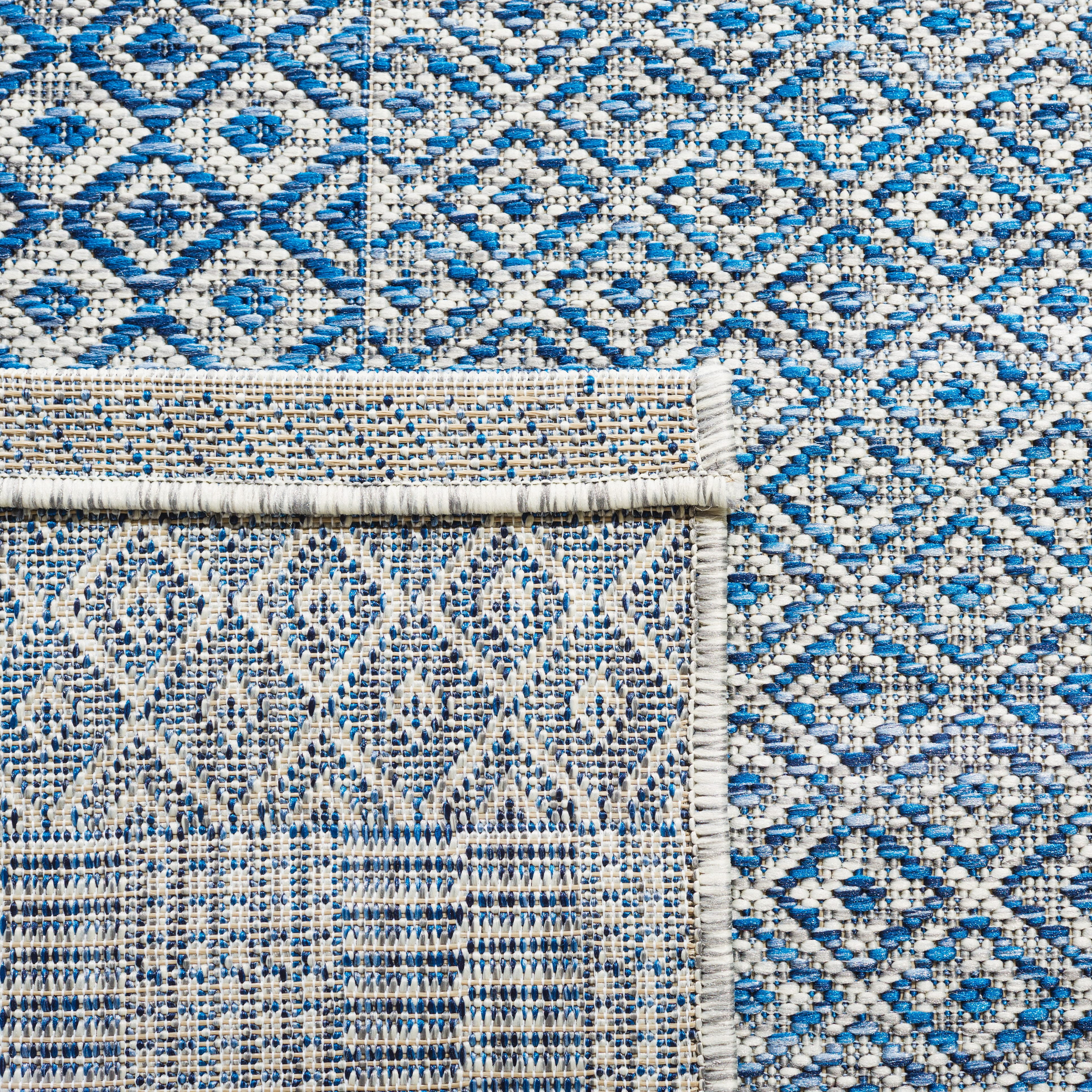 Safavieh Courtyard Evander Geometric Indoor/Outdoor Area Rug (Gray/Blue, 5 ft 3 in x 7 ft 7 in) hwgxc