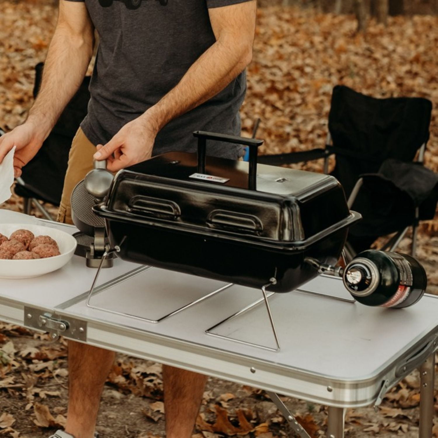 Gas One GPT-25 Portable Propane Gas Grill with Foldable Legs (Black, 16.37 in x 10.5 in) e44uy