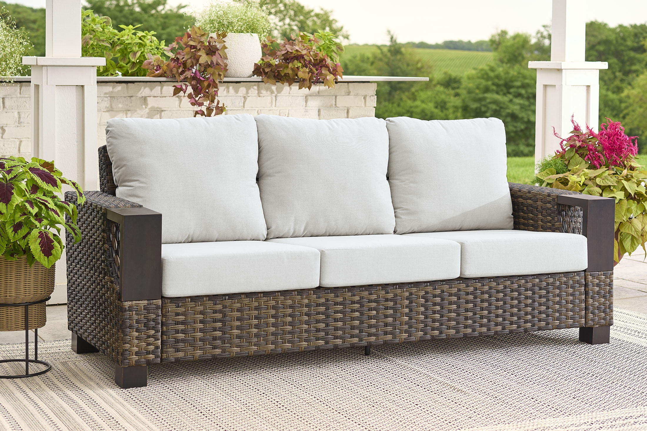 Better Homes & Gardens Rockport Outdoor Wicker Sofa (Brown, 83.86 in W x 33.27 in D x 31.89 in H) hnycx