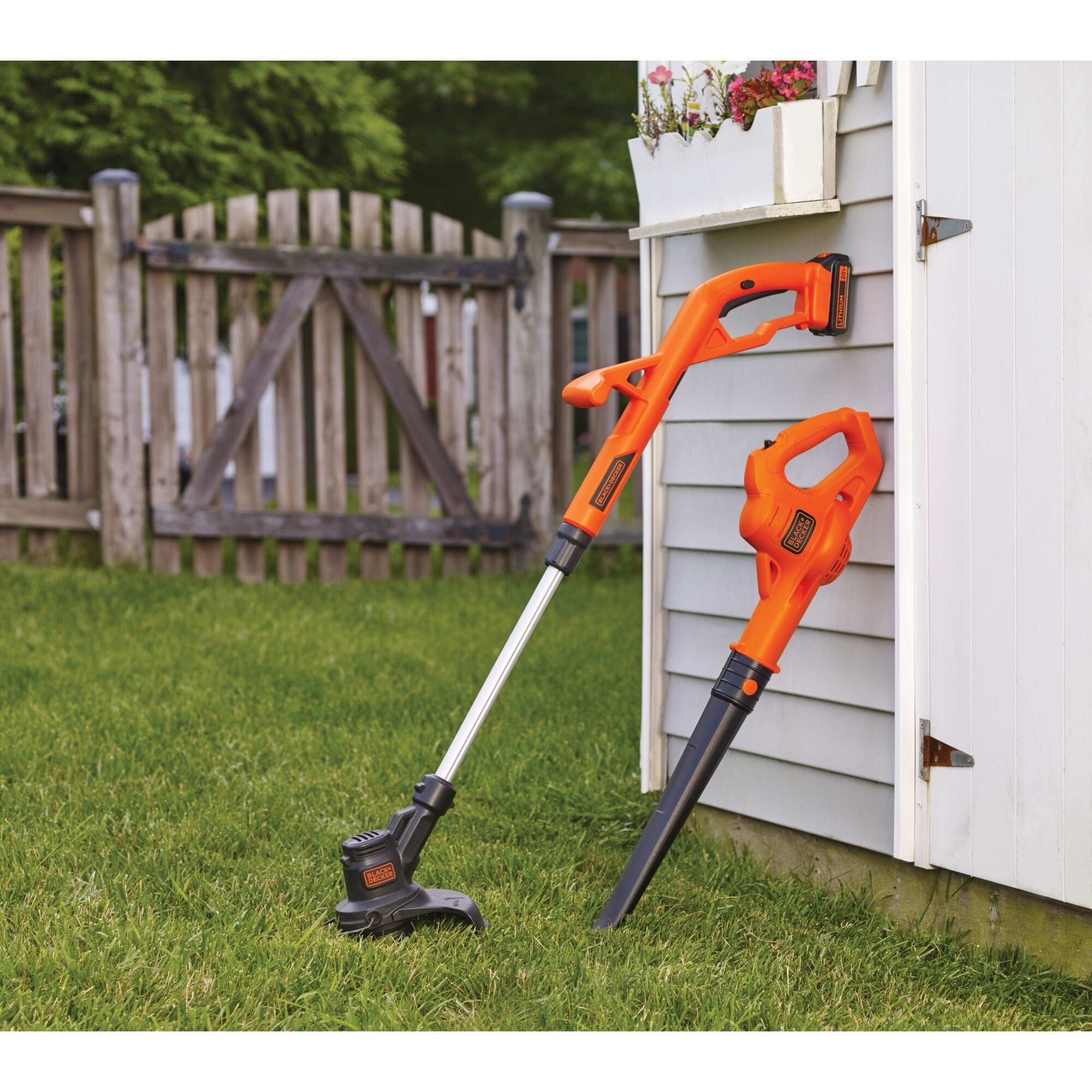 BLACK+DECKER Cordless String Trimmer and Leaf Blower Combo Kit (Black, 20V System) zlbnc