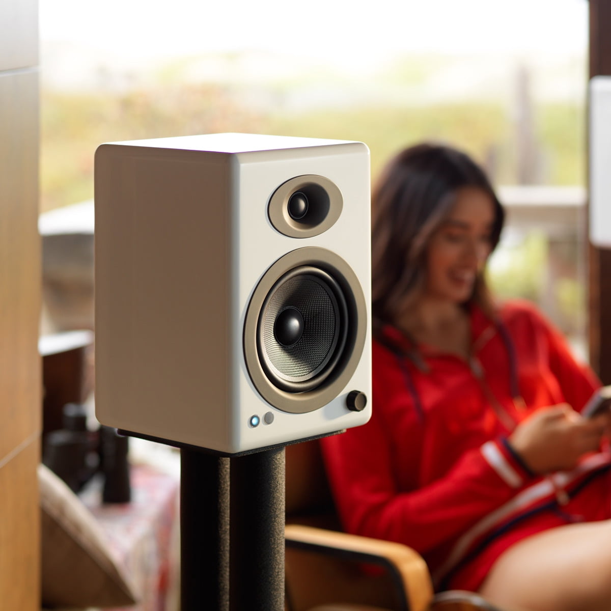 Audioengine A5+ Wireless Powered Bookshelf Speakers with Bluetooth and Built-in DAC (White, Pair) 2yo3i