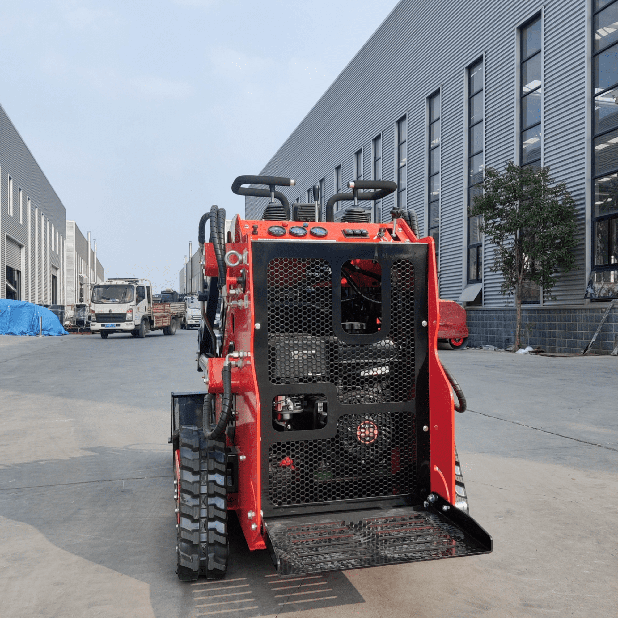 TYPHON STOMP 507 Mini Skid Steer Loader, Heavy-Duty Compact Track Loader for Landscaping and Construction (1,760 lb Capacity) kpqcx