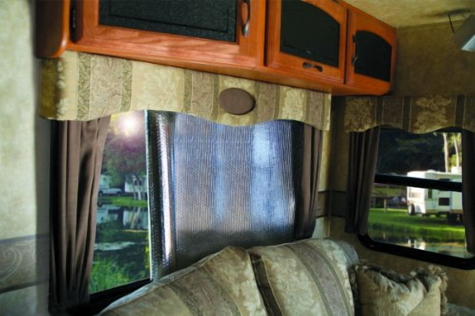 Camco Reflective Window Cover, Heat Shield for RV, Van, and Home (Silver, 62 in x 30 in) u7dz2