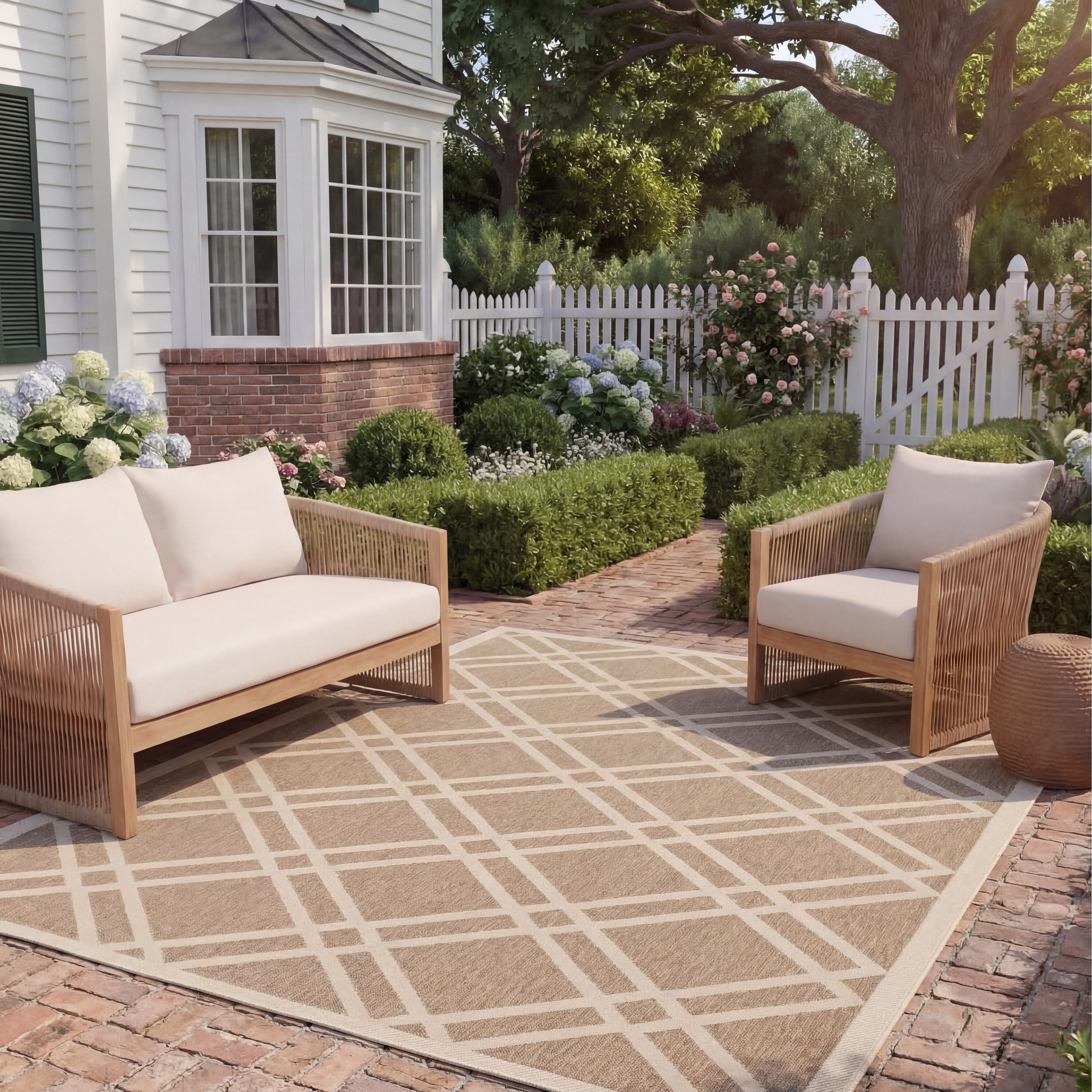 Safavieh Courtyard Jasper Geometric Indoor/Outdoor Area Rug (Brown/Bone, 5 ft 3 in x 7 ft 7 in) srv4q