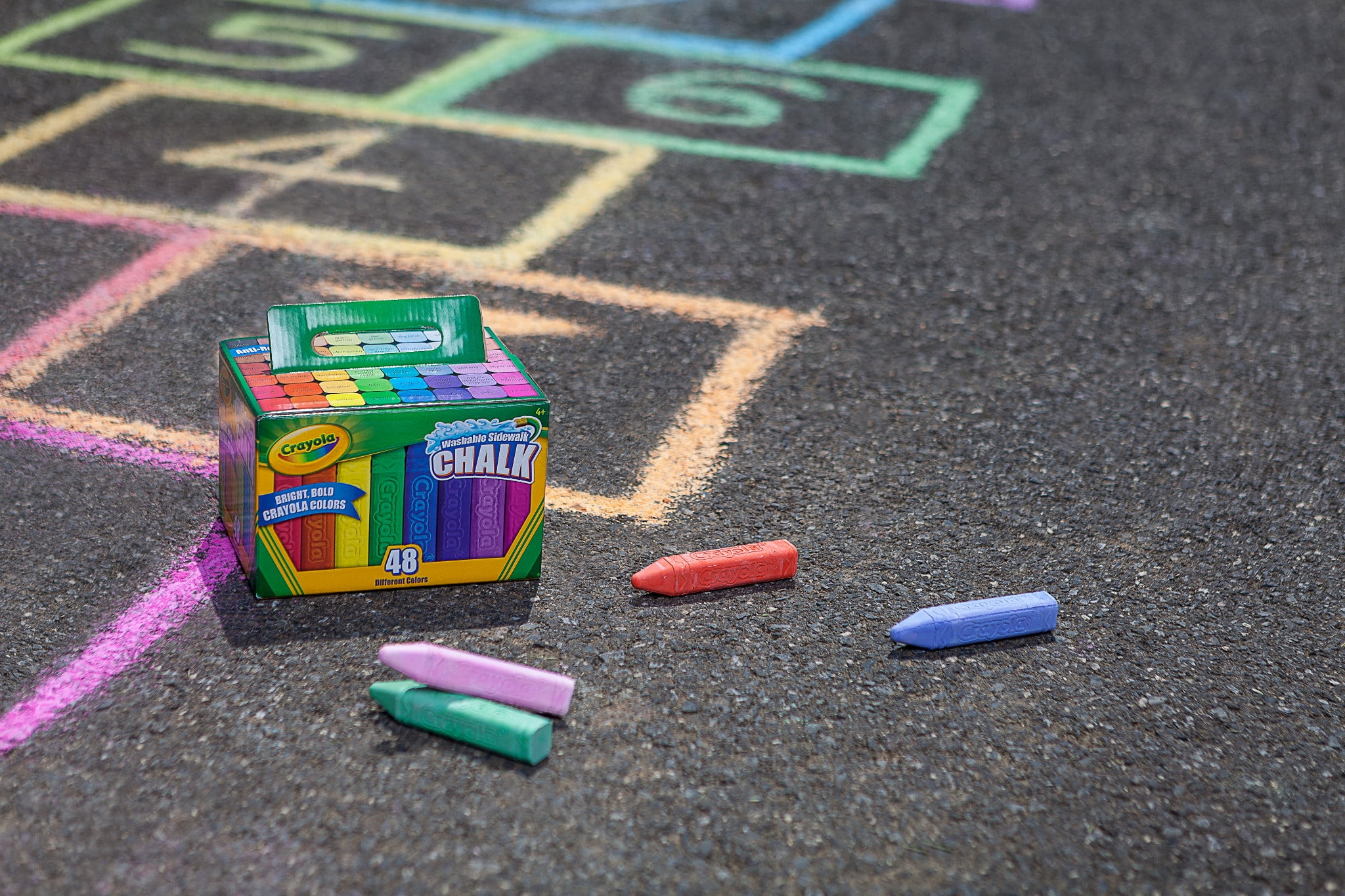 Crayola Washable Sidewalk Chalk for Outdoor Creative Play (Assorted Colors, 48 Count) ioypw