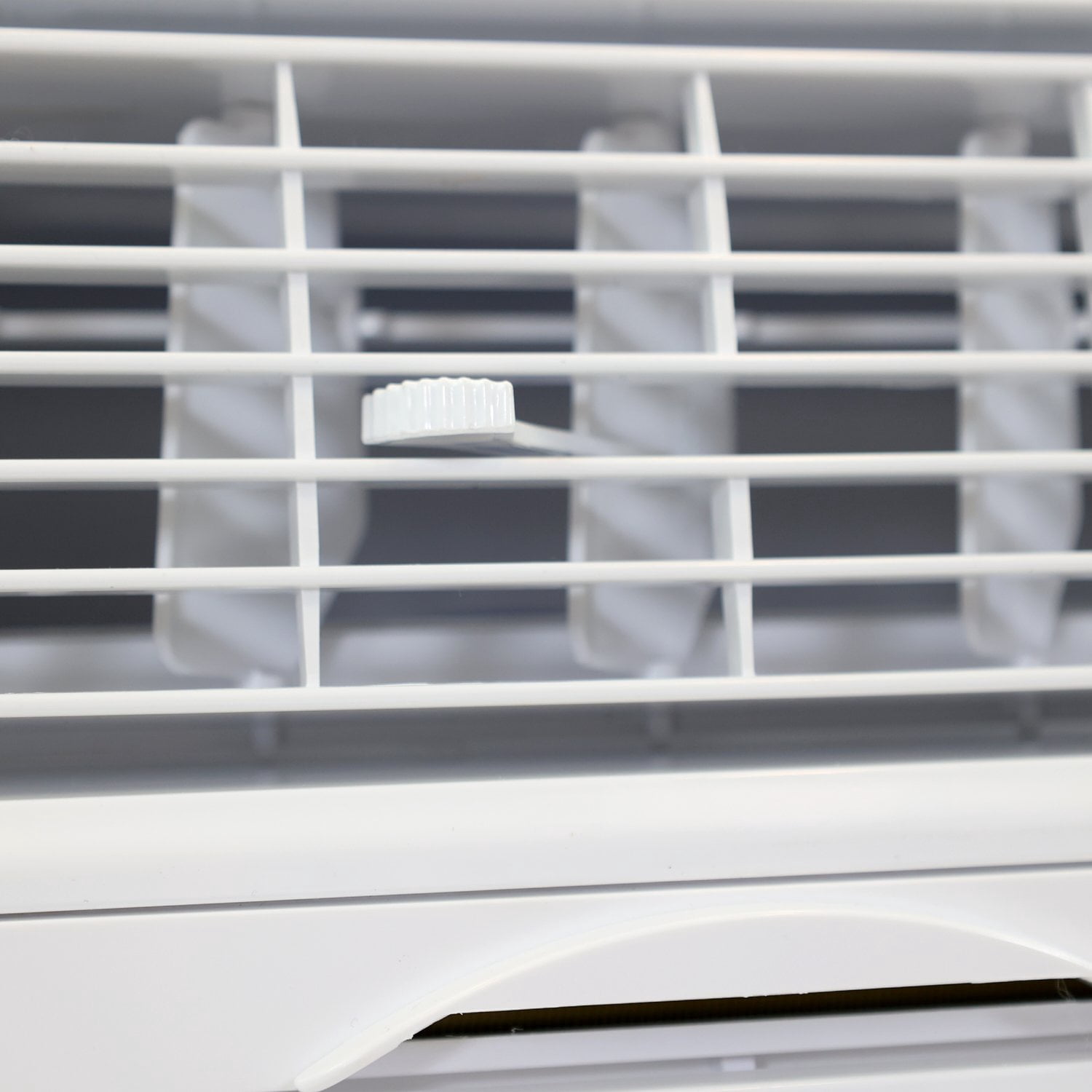 Keystone 12,000 BTU Through-the-Wall Air Conditioner with Remote Control (White, 550 sq. ft.) vuydk