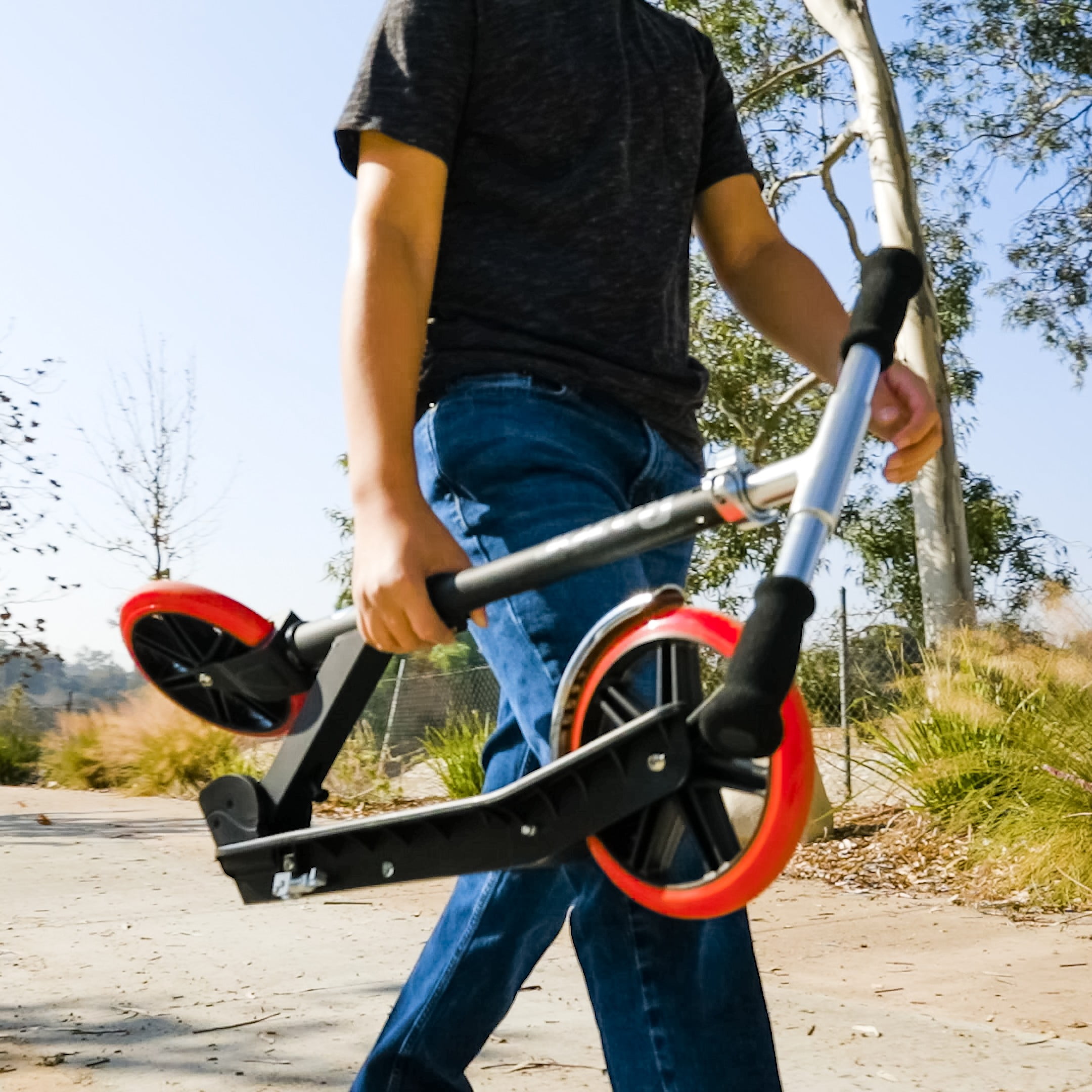 Razor Carbon Lux Kick Scooter with Large Spoked Wheels and Folding Frame (Red, 220 lb Capacity) zzxeb