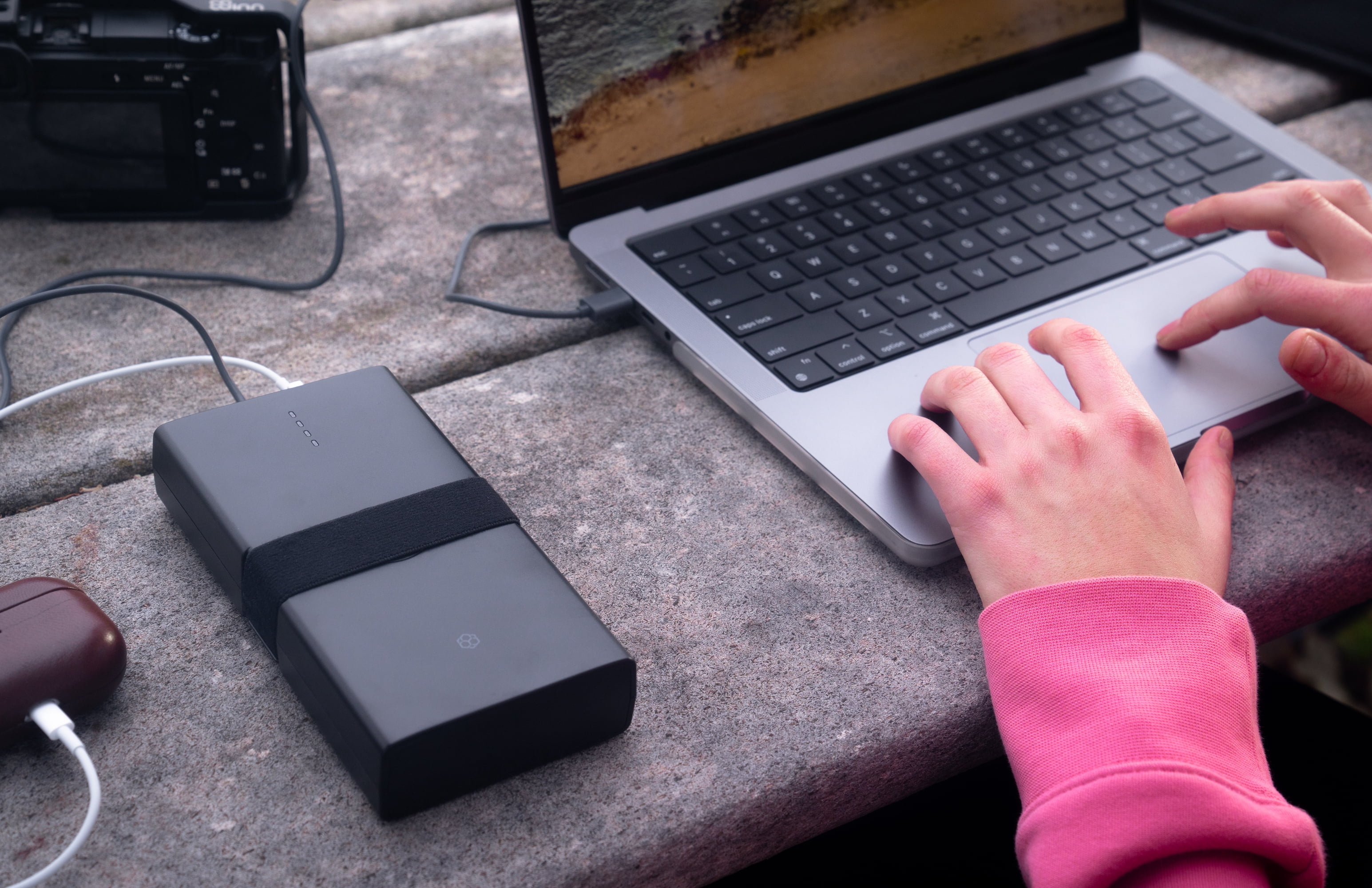 YADA Power Bank Pro Car Battery Jump Starter and Portable Charger (Black, 10000 mAh) vtajg