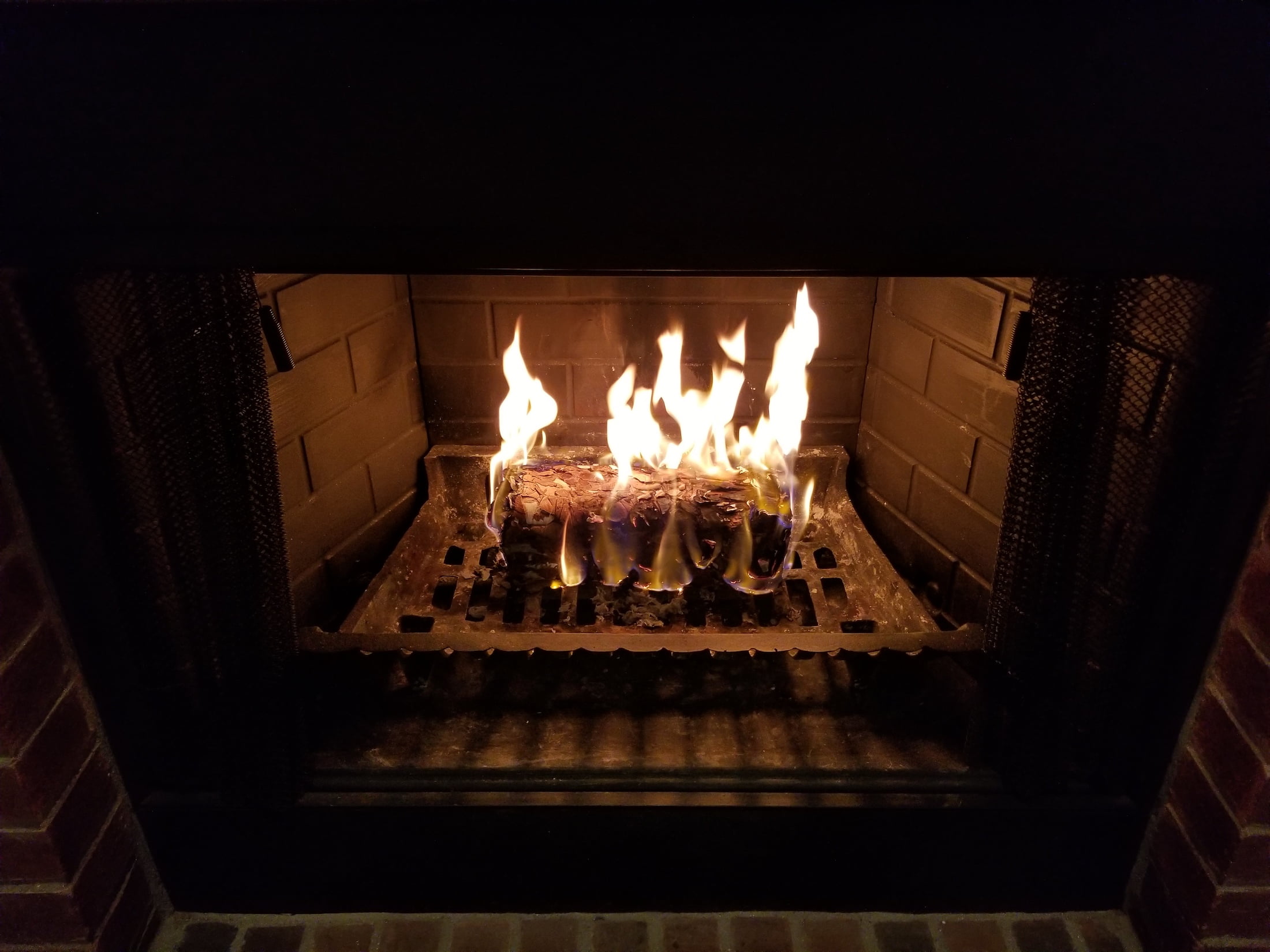 Enviro-Log Indoor and Outdoor Fire Logs, Clean-Burning Recycled Material (6 Count, 4.3 lb Each) gt8pj