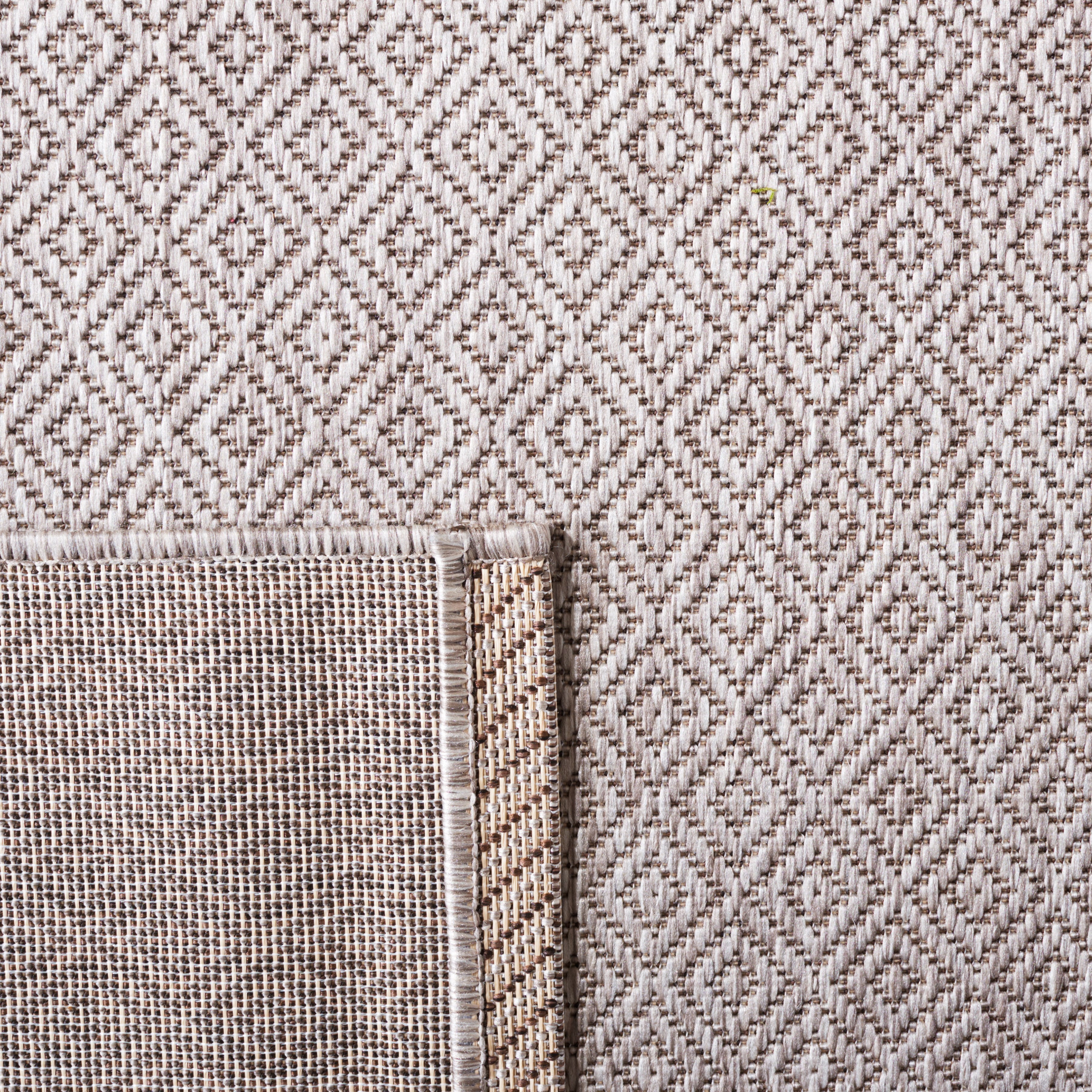 Safavieh Courtyard Mitre Geometric Indoor/Outdoor Area Rug (Beige, 5 ft 3 in x 7 ft 7 in) ny680