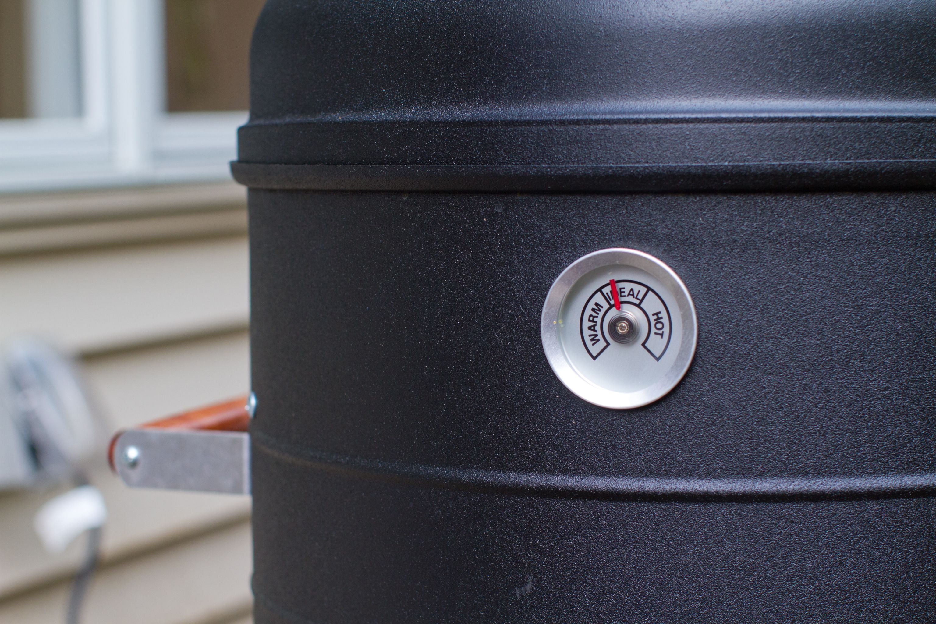 Americana Grills 2-In-1 Charcoal Water Smoker and Portable Grill (Black, 351 sq in) 0oyjt