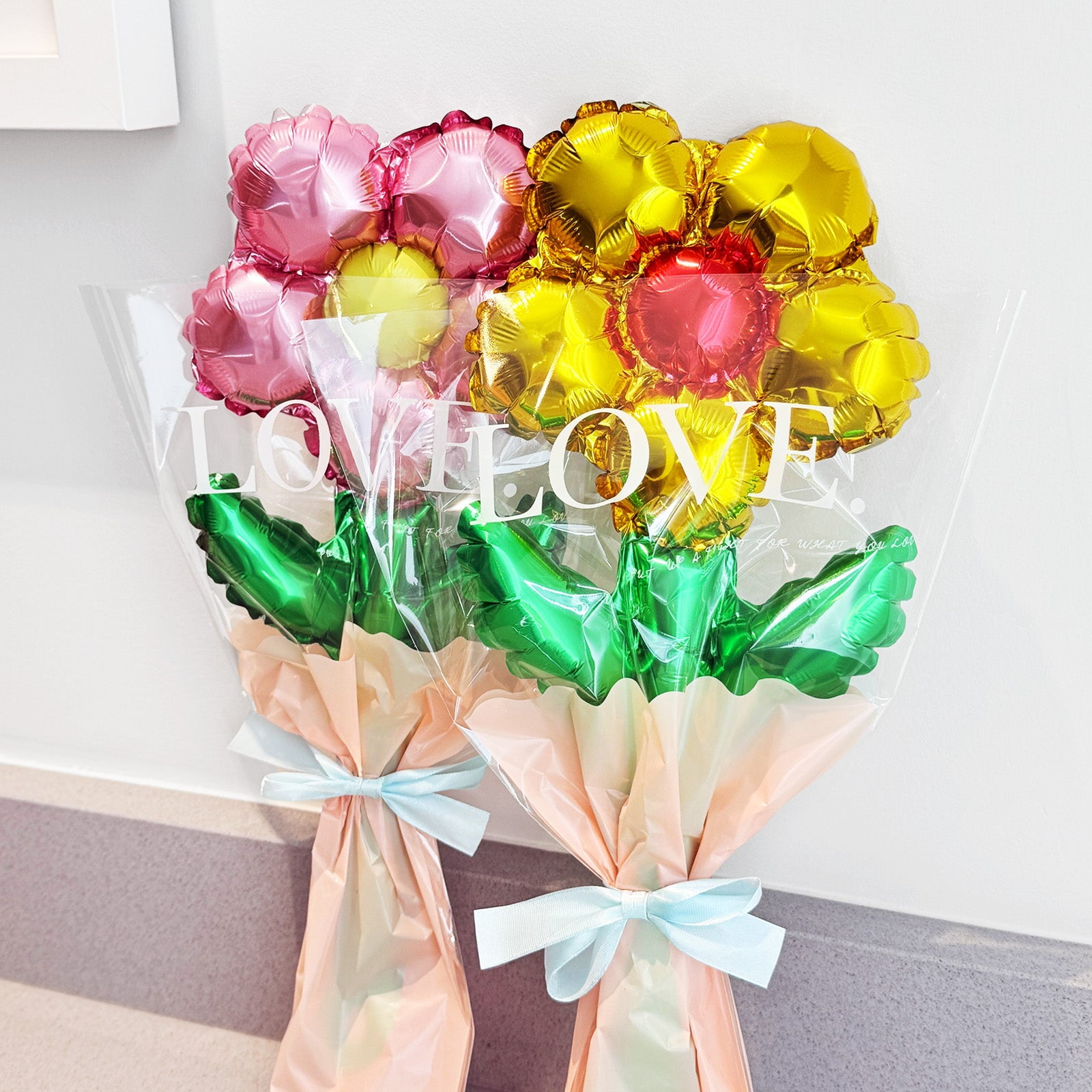Wrapables Aluminum Foil Flower Balloons for Party Decorations (Multi-Color, 10 Pack, 15.5 in x 6.5 in) lhqji