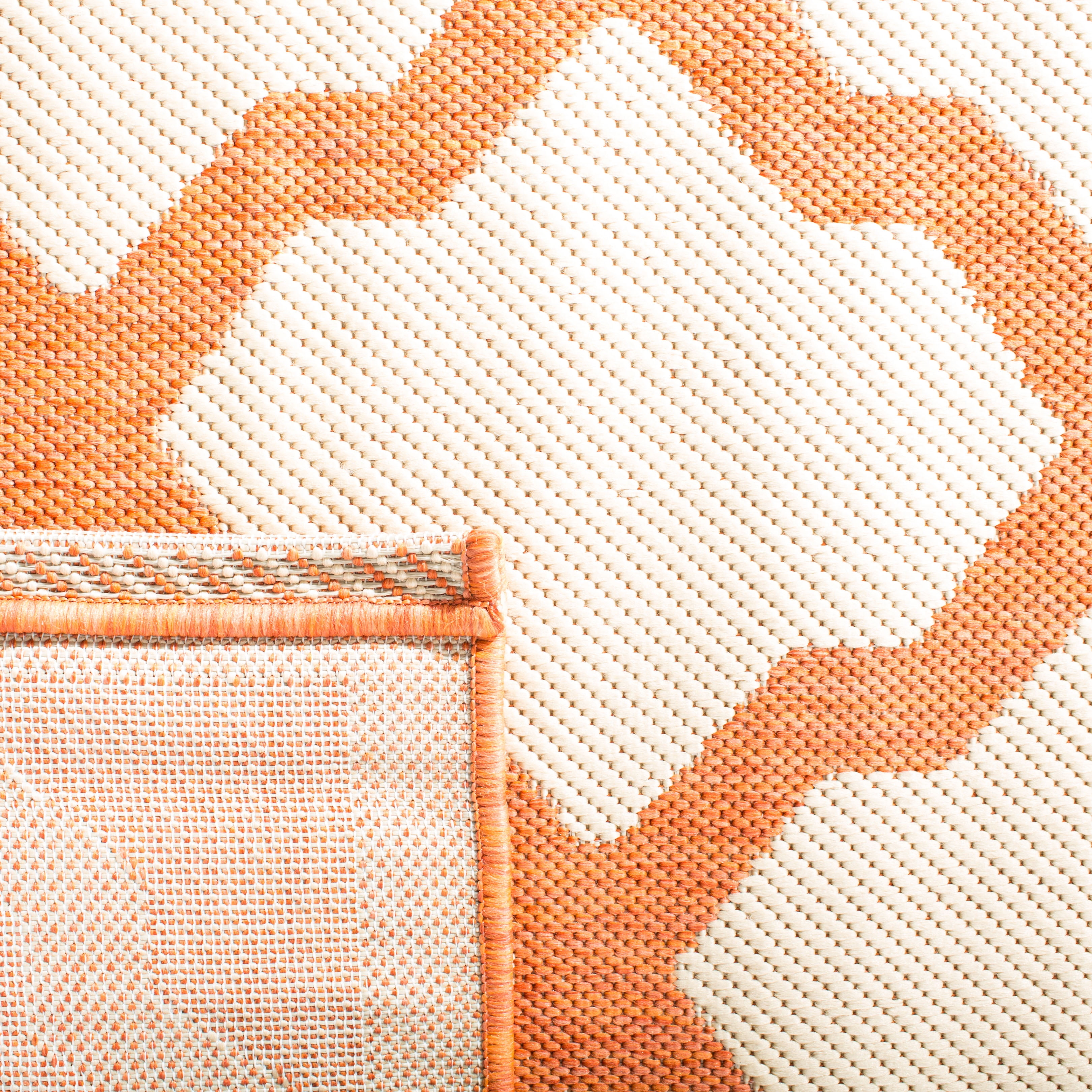 Safavieh Courtyard Amber Geometric Indoor/Outdoor Area Rug (Beige/Terracotta, 5 ft 3 in x 7 ft 7 in) fo7mt