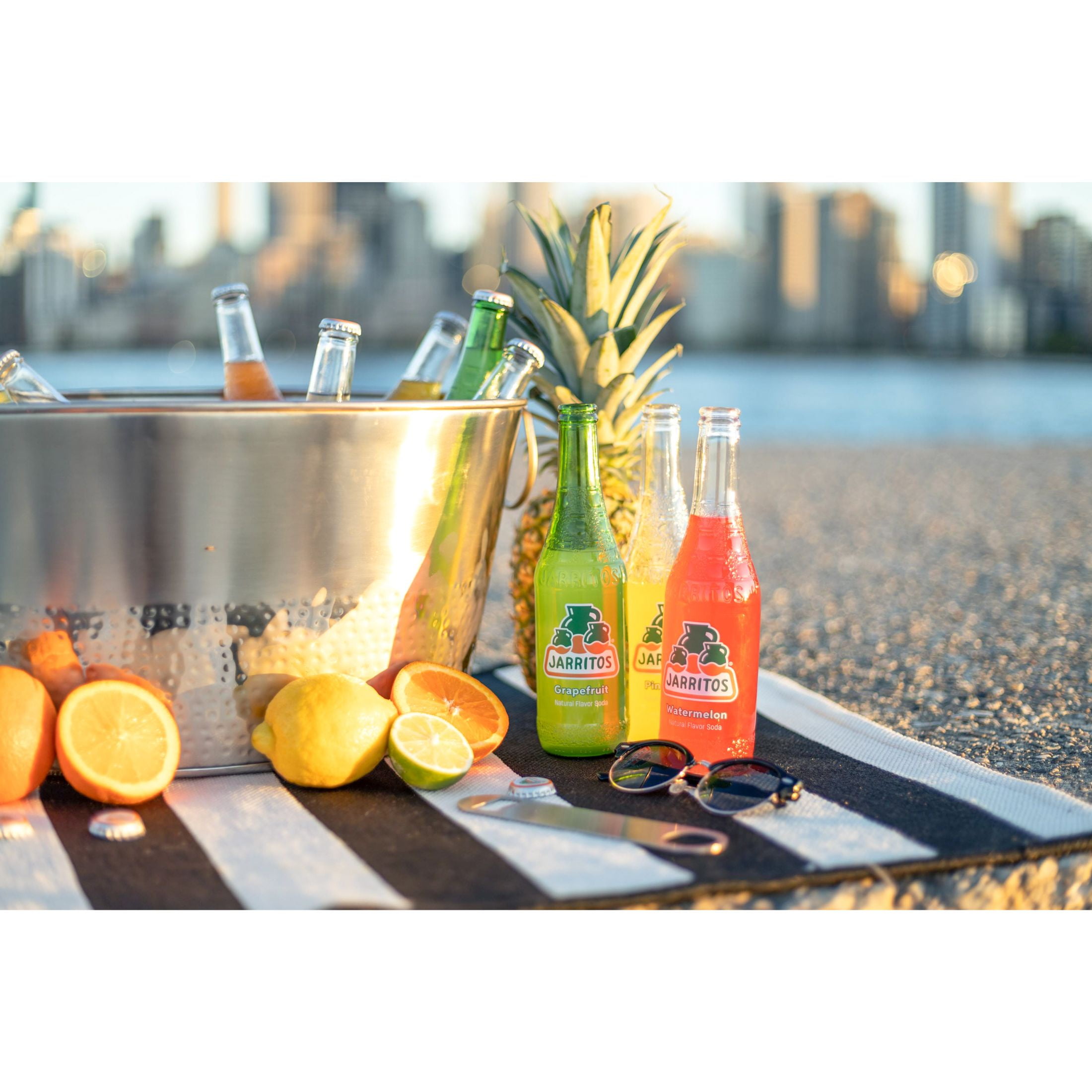 Jarritos Fruit Punch Soda, Authentic Mexican Fruit Flavored Drink (1.58 qt) 1y7m1