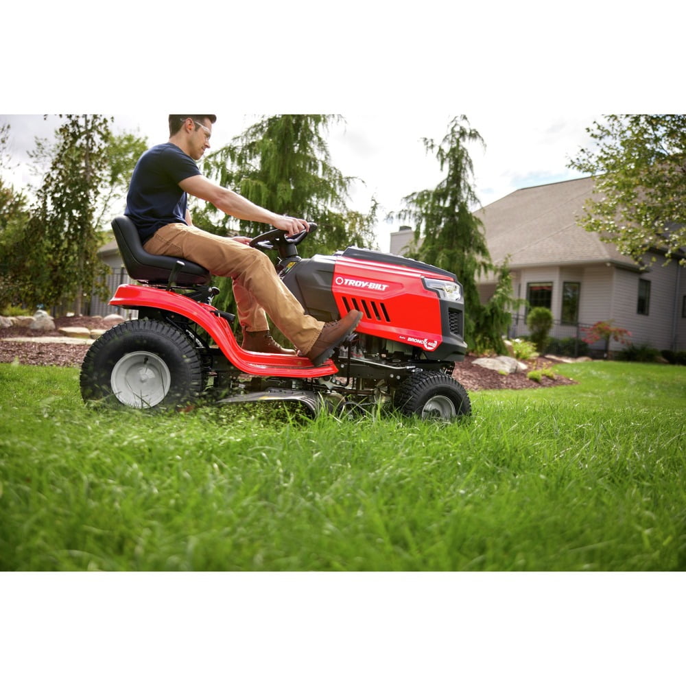 Troy-Bilt Bronco 46-inch Gas Riding Lawn Mower with 547cc Engine (46 in) 9wuns