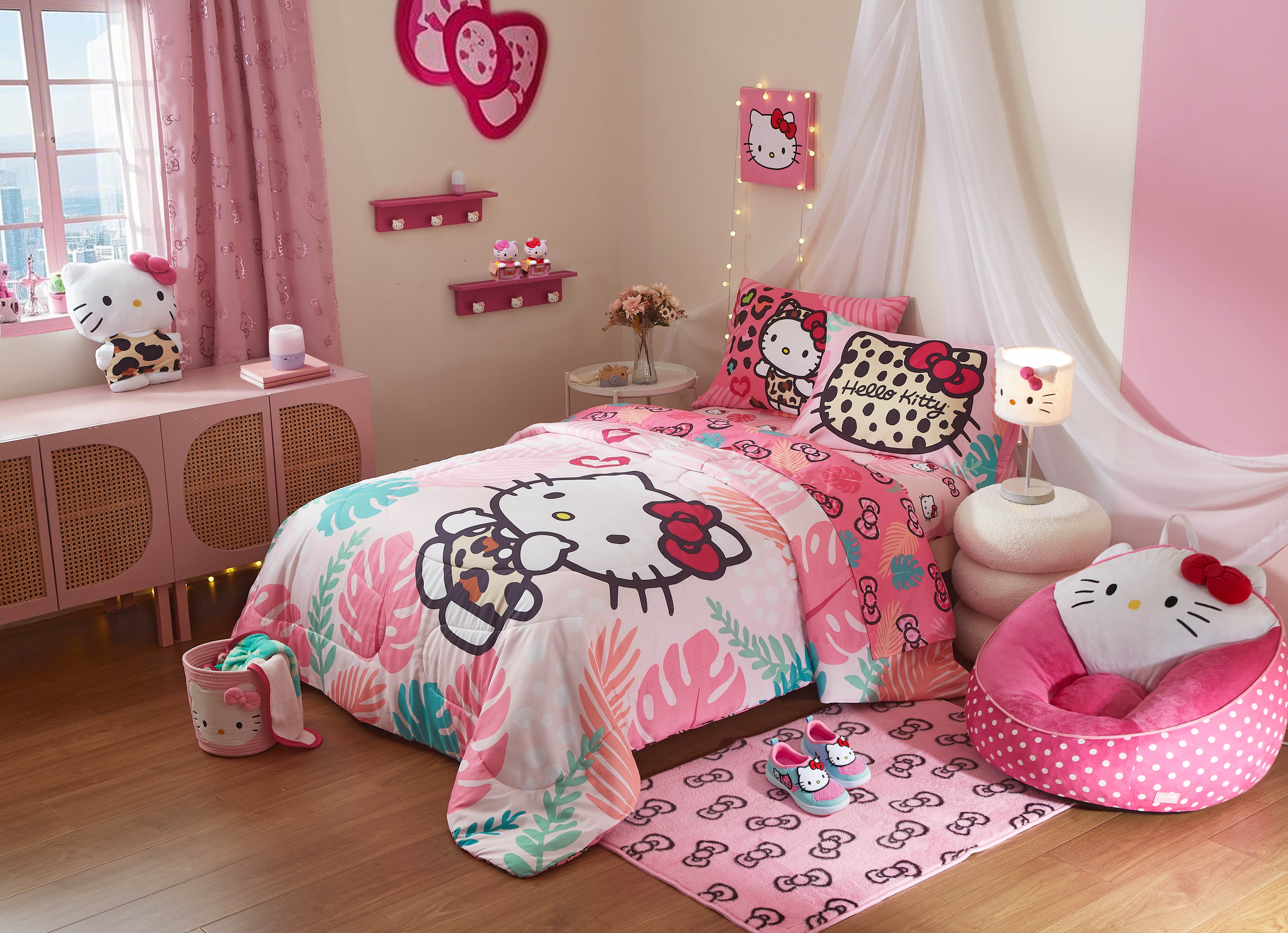 Hello Kitty Plush Table Lamp (White, 15 in) zh324