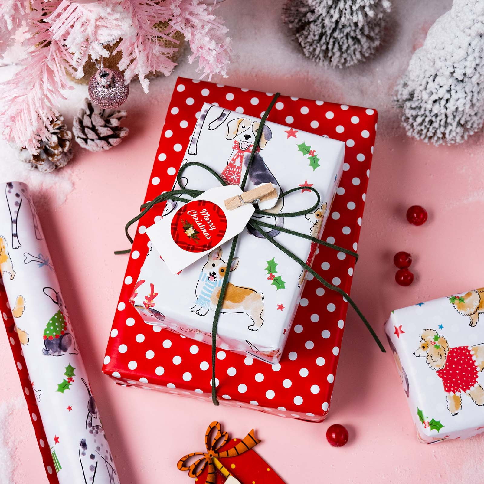 HOMERAL Christmas Wrapping Paper Roll, Festive Dog Pattern Gift Wrap (White, 17 in x 33 ft) yhmhd