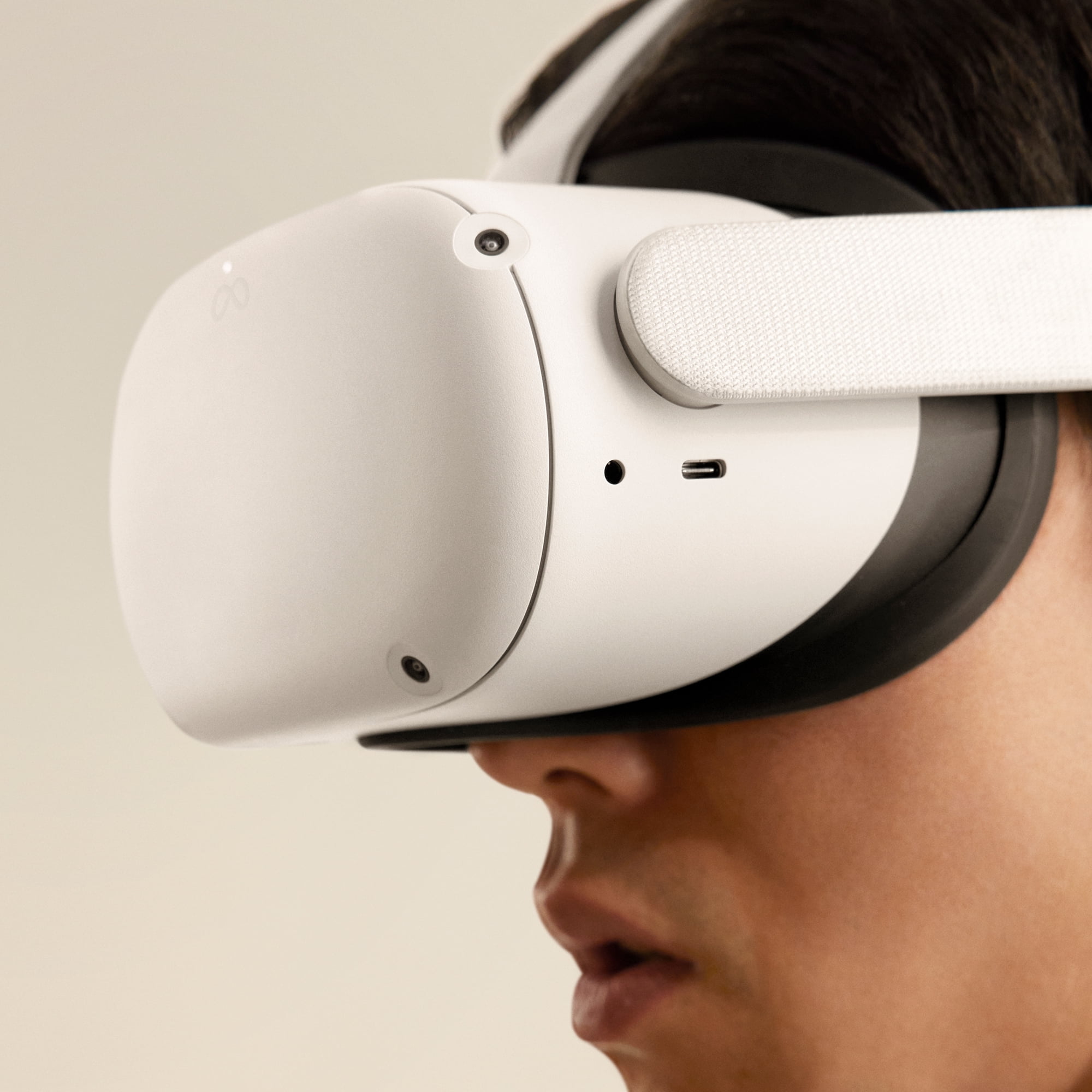 Meta Quest 2 Advanced All-In-One Virtual Reality Headset (White, 256GB, Refurbished) uqfoo