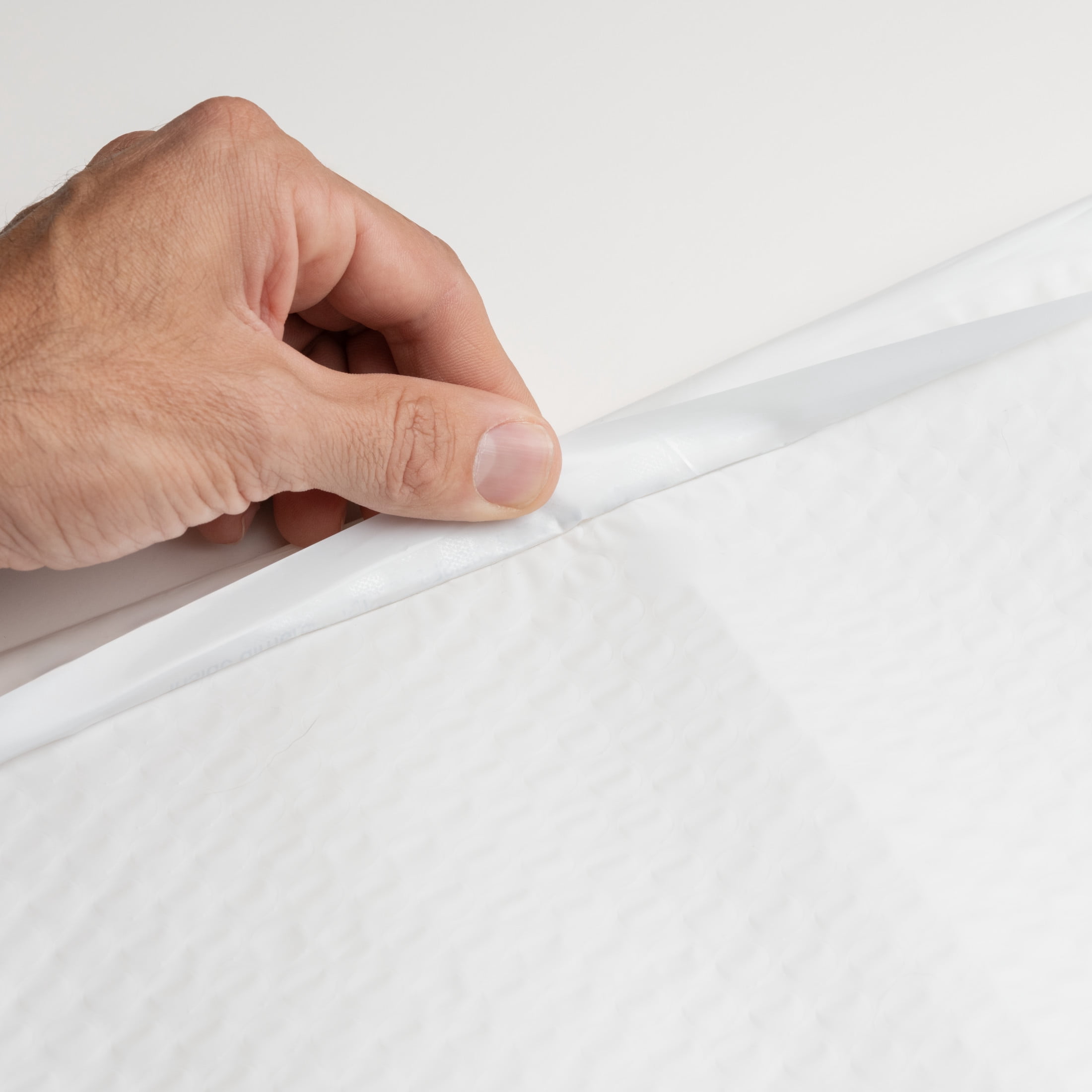 Duck Max Strength Self-Sealing Poly Bubble Mailer (White, 12.5 in x 18.5 in) 7vfbz