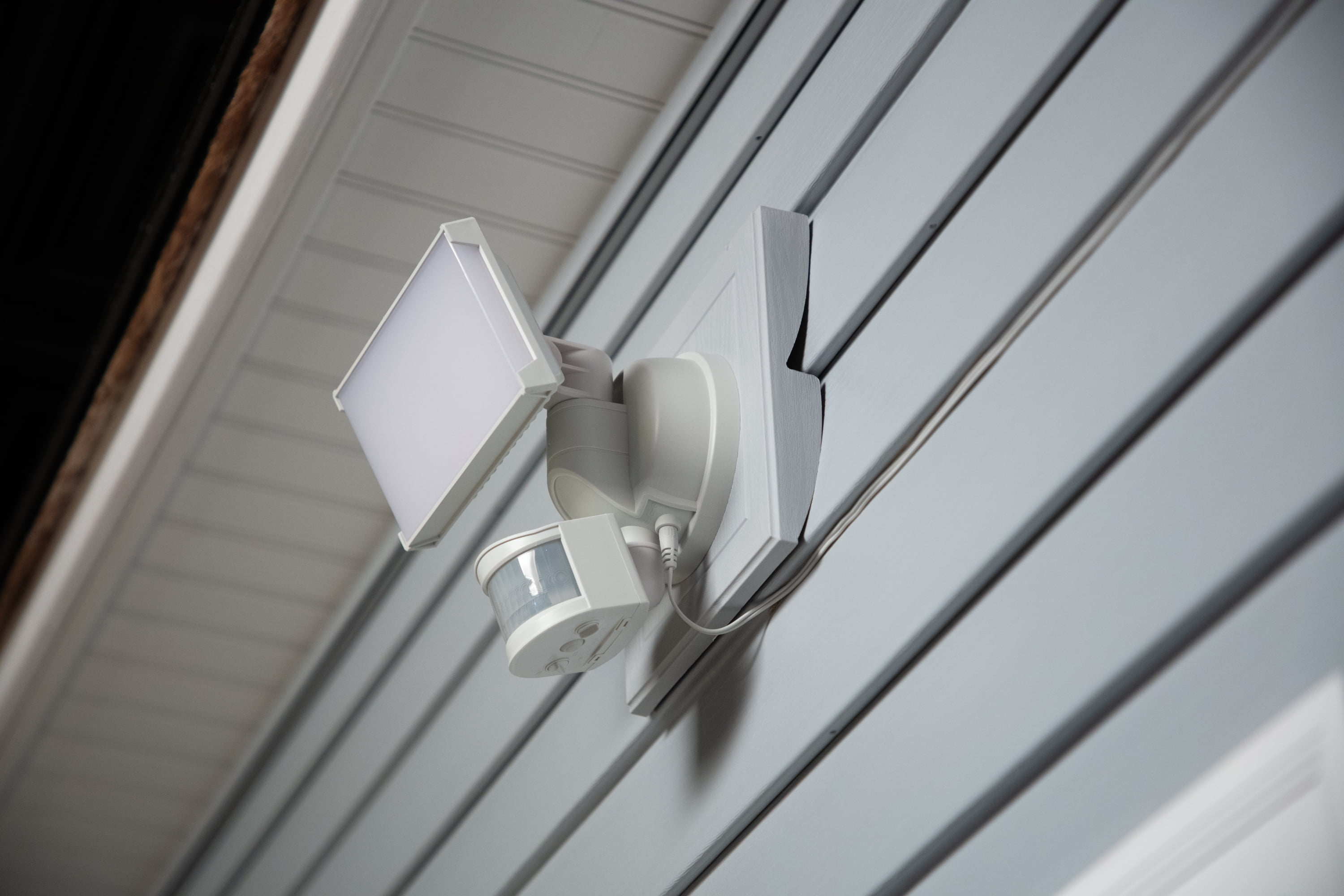 Hyper Tough LED Solar Motion Sensing Security Flood Light (White, 1000 Lumens) xabow