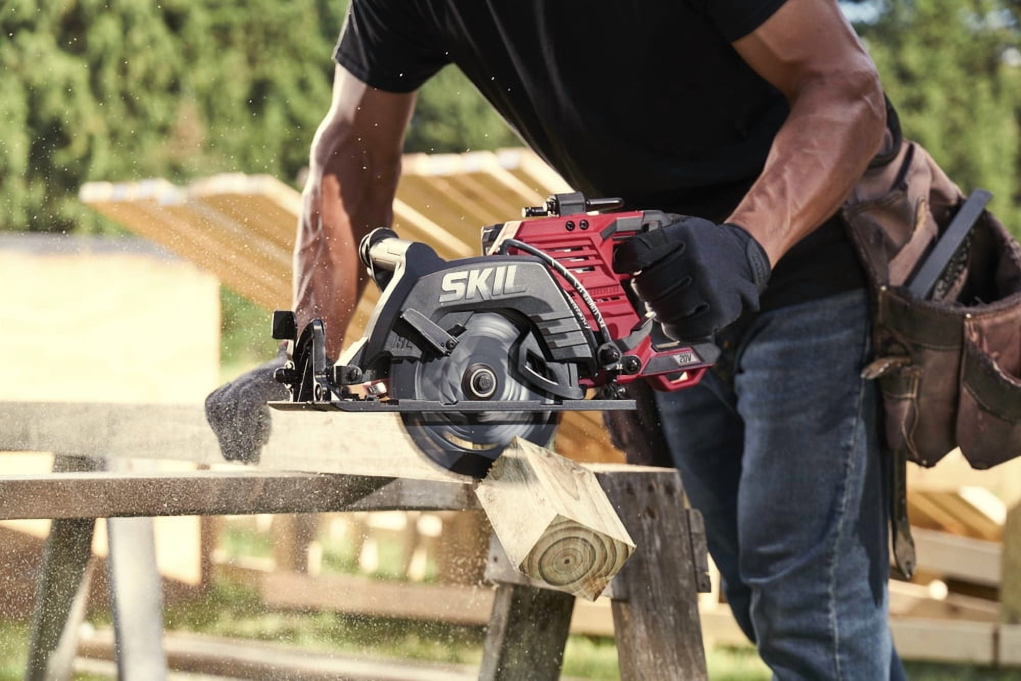 SKIL PWR CORE 40V Cordless Rear Handle Circular Saw with 7-1/4 in Blade, Dual Batteries and Charger (Red) 2ou03