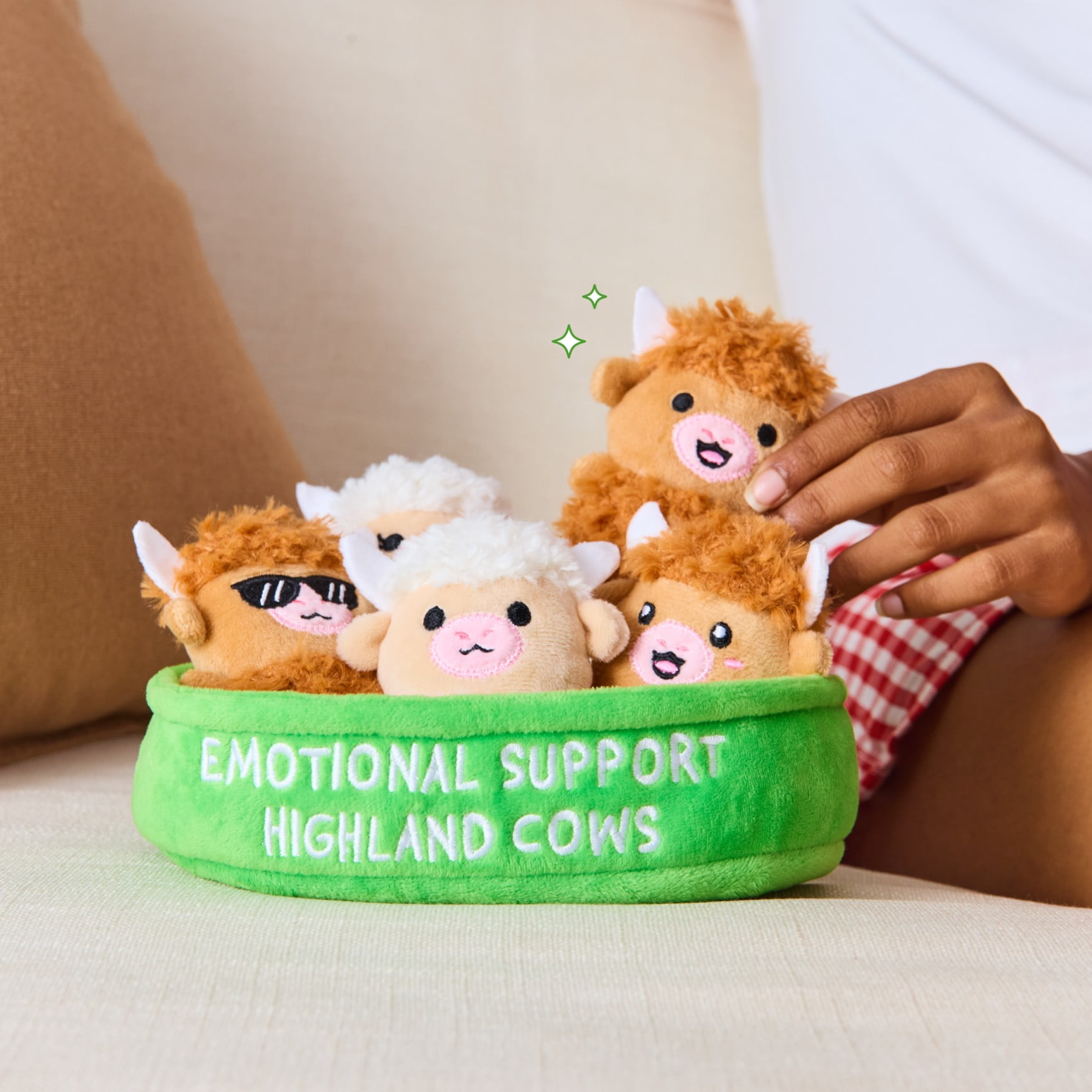 Emotional Support Pals Highland Cow Plush Set, Soft Stuffed Animal Toys with Carrying Basket (Brown, 5-Piece Set) oeqho