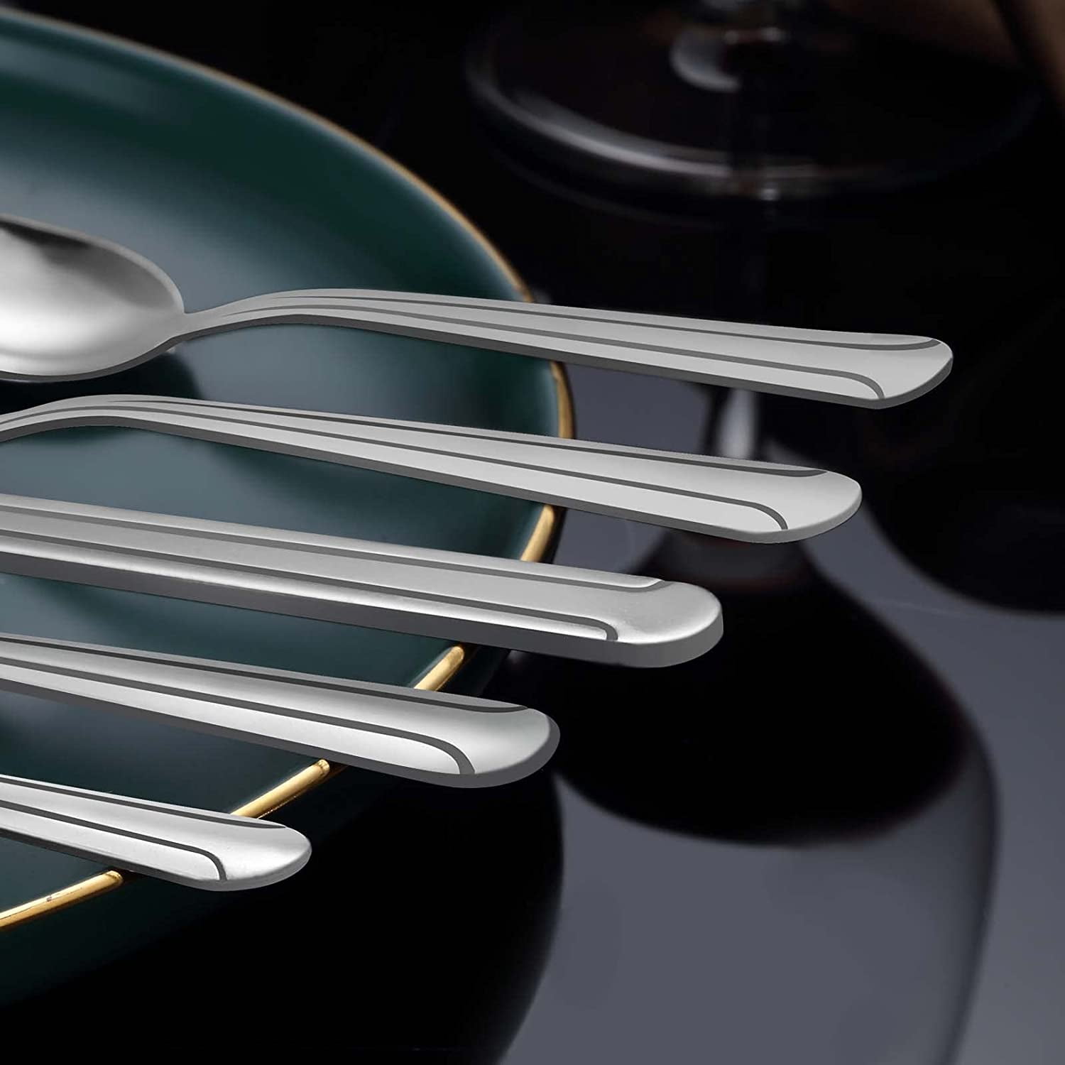 Bestdin 72-Piece Stainless Steel Silverware Set with Steak Knives (Mirror Polished, Service for 12) 3yaaq
