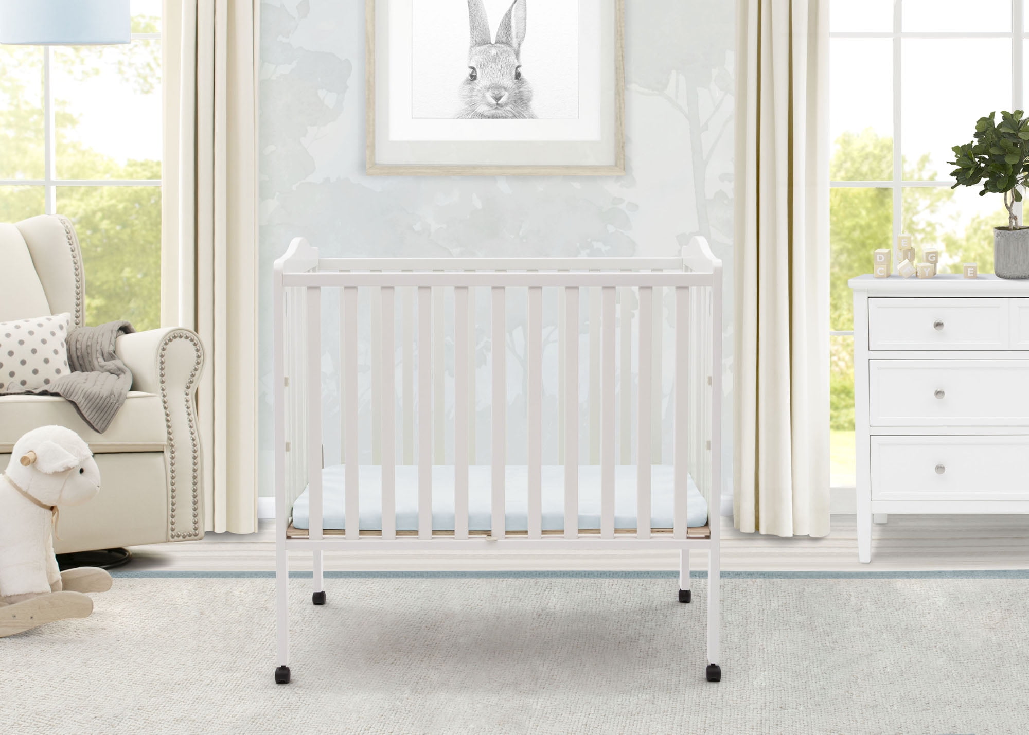 Delta Children Folding Portable Mini Crib with 1.5-inch Mattress (White, 38 in x 25 in) fq5uy