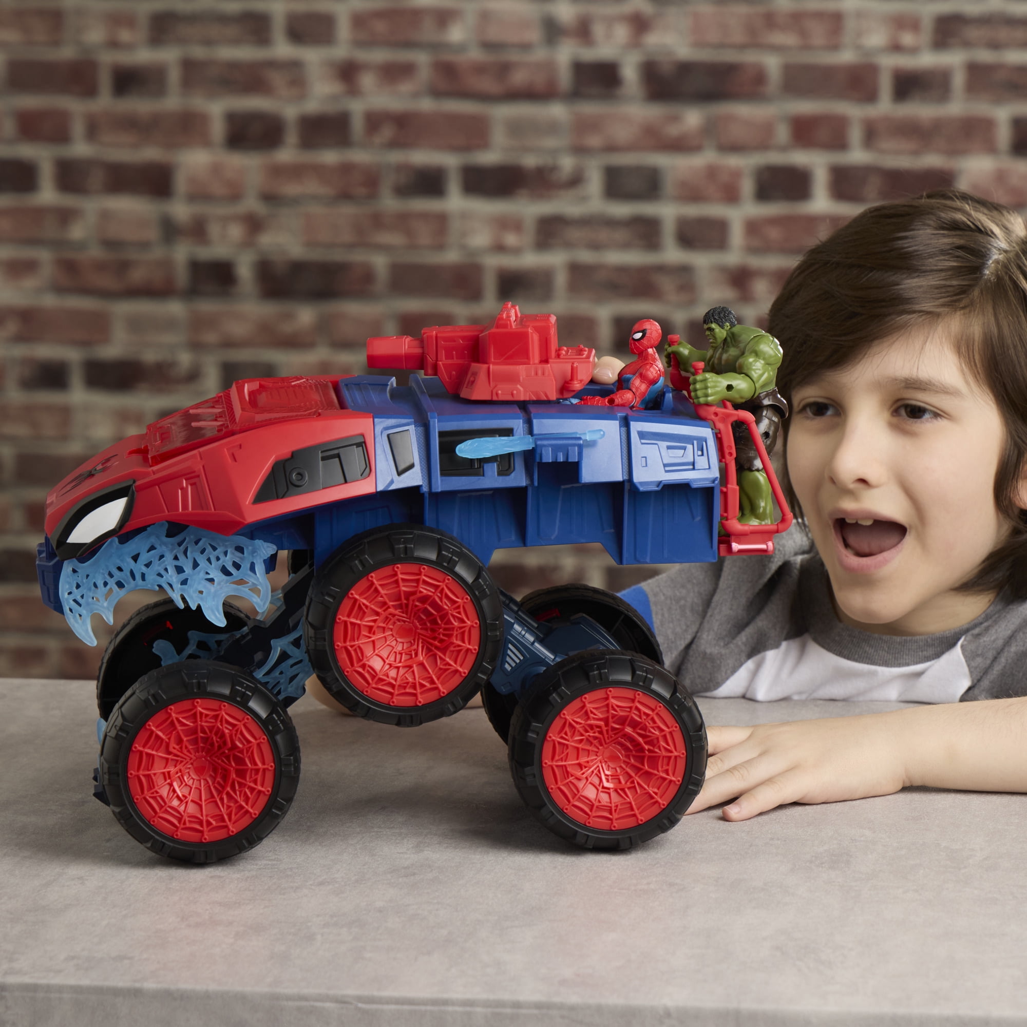 Spider-Man Marvel Brand New Day 2-In-1 Super Chompin Tank Action Figure and Toy Vehicle (4.5 in) e14x0