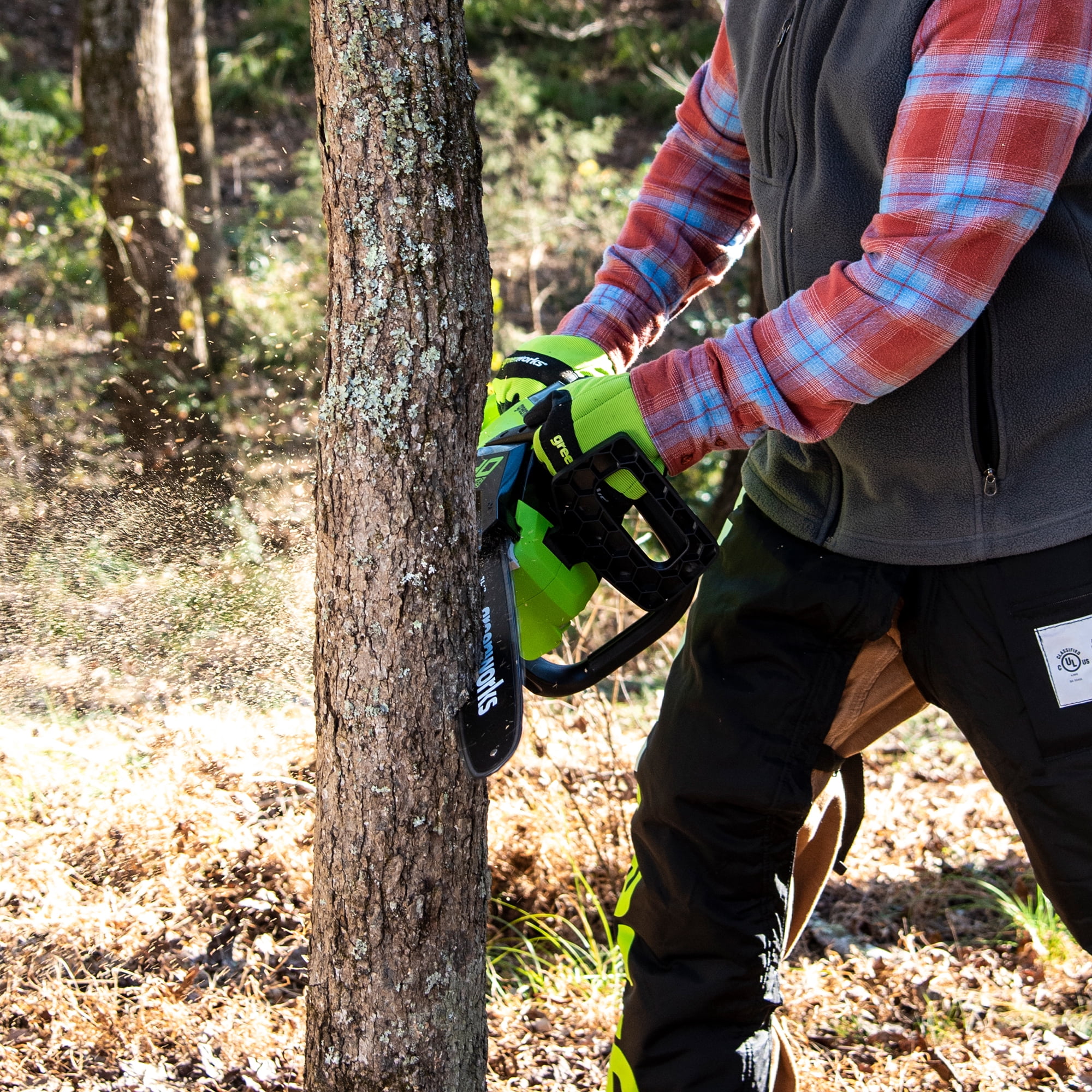 Greenworks 40V 14-inch Brushless Chainsaw Kit with 2.5 Ah Battery and Charger (Green, 14 in) 0sc9m