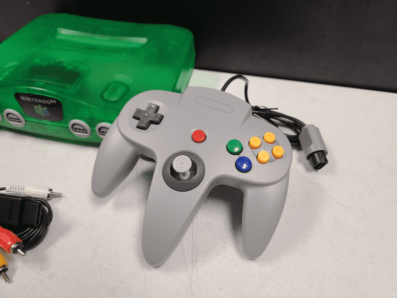 Nintendo 64 N64 Video Game Console with Matching Controller (Jungle Green) 4wx7c
