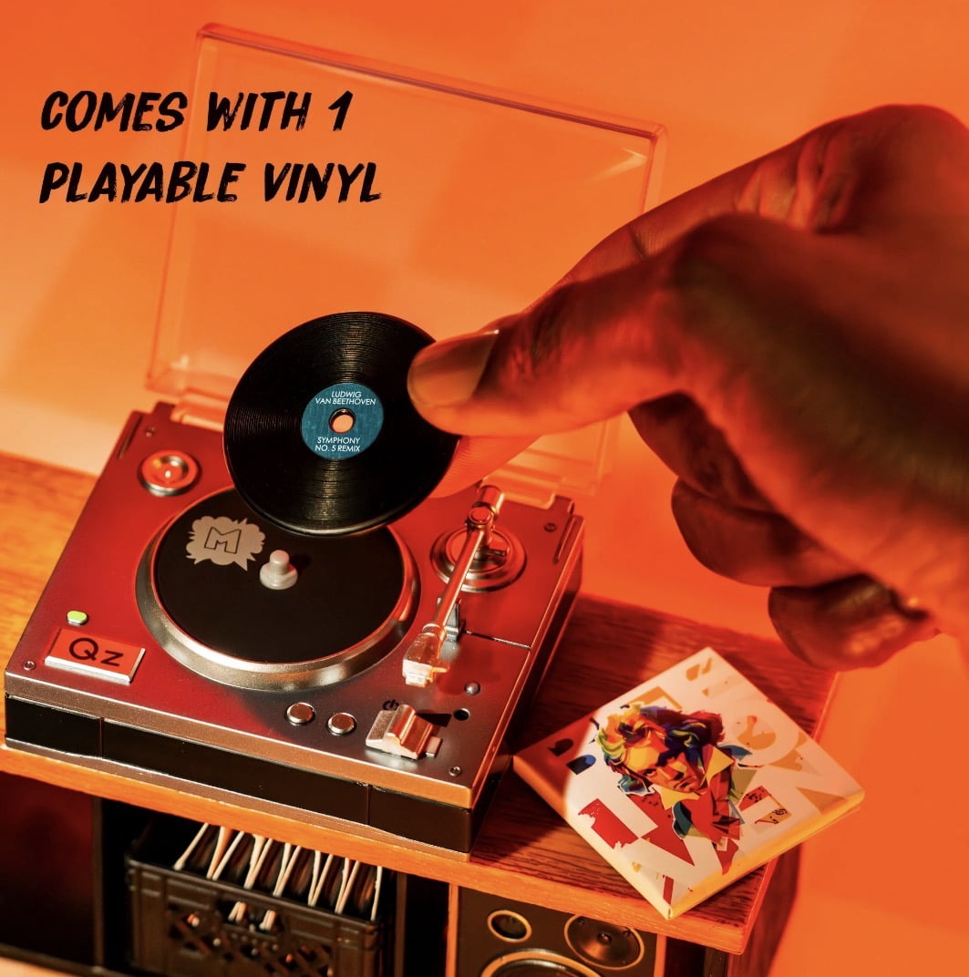 MGA's Miniverse Real Music Record Player Mini Collectible with Playable Vinyl (Beethoven Symphony No. 5 Remix, 1 Piece) 34qwu